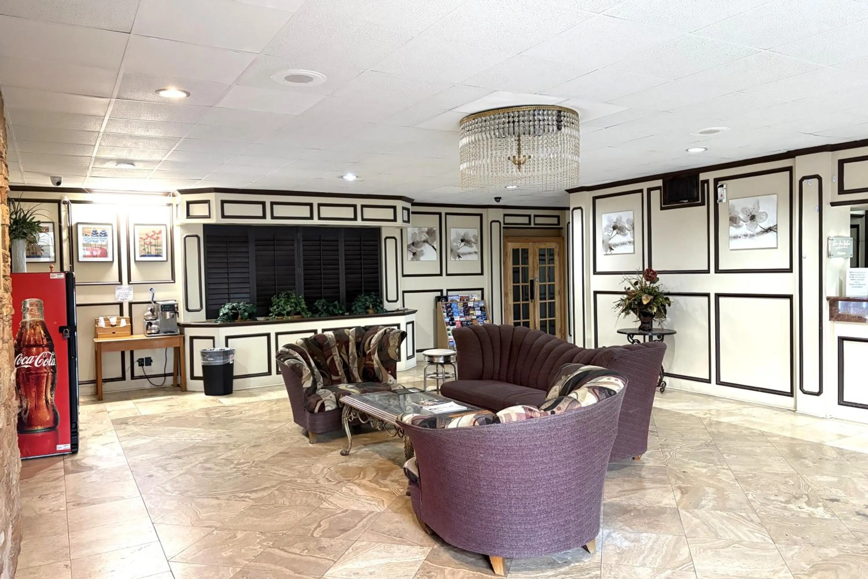 Seating area in Motel 19 By Capital O Baytown I-10