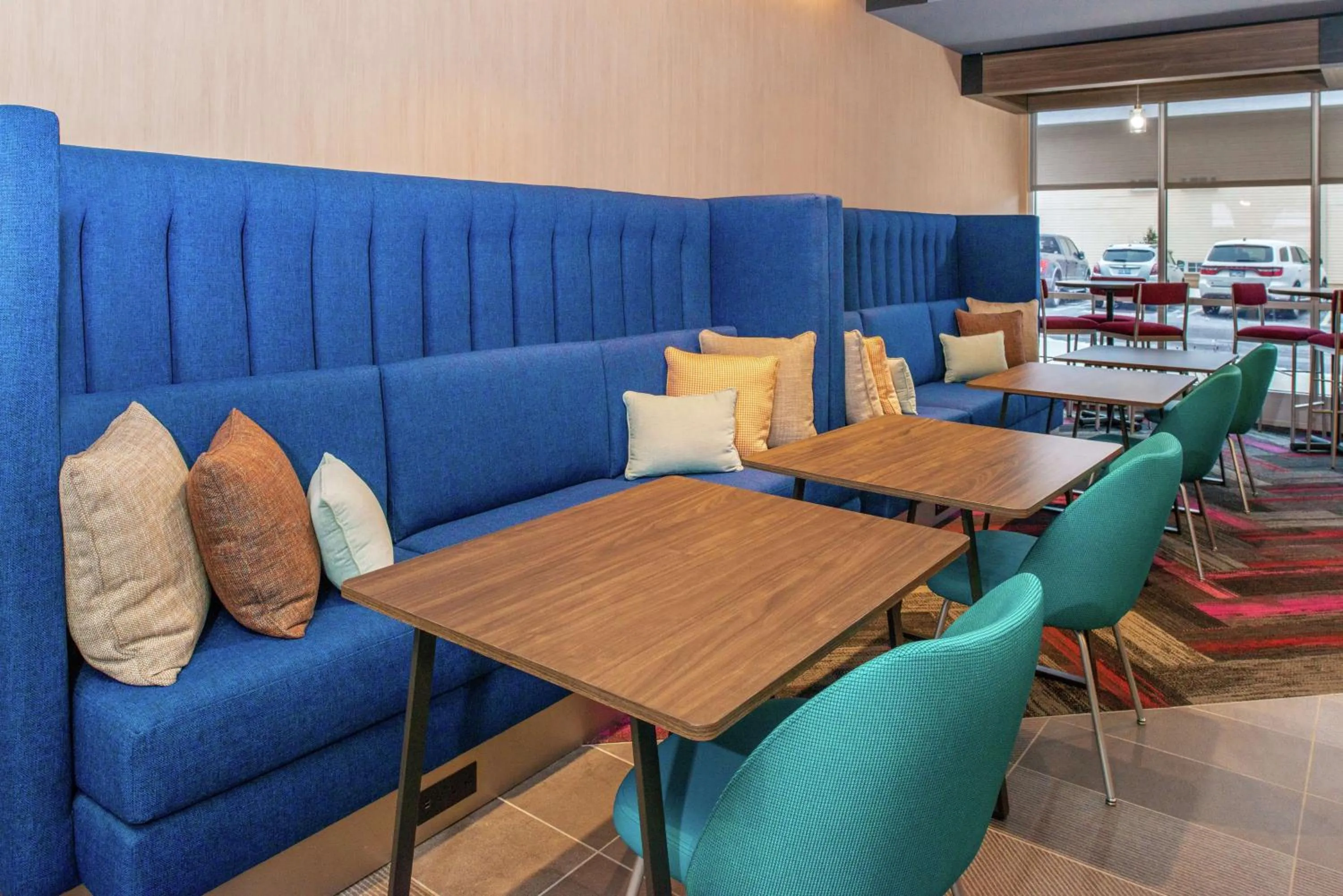 Lobby or reception in Tru By Hilton Elkhart, In