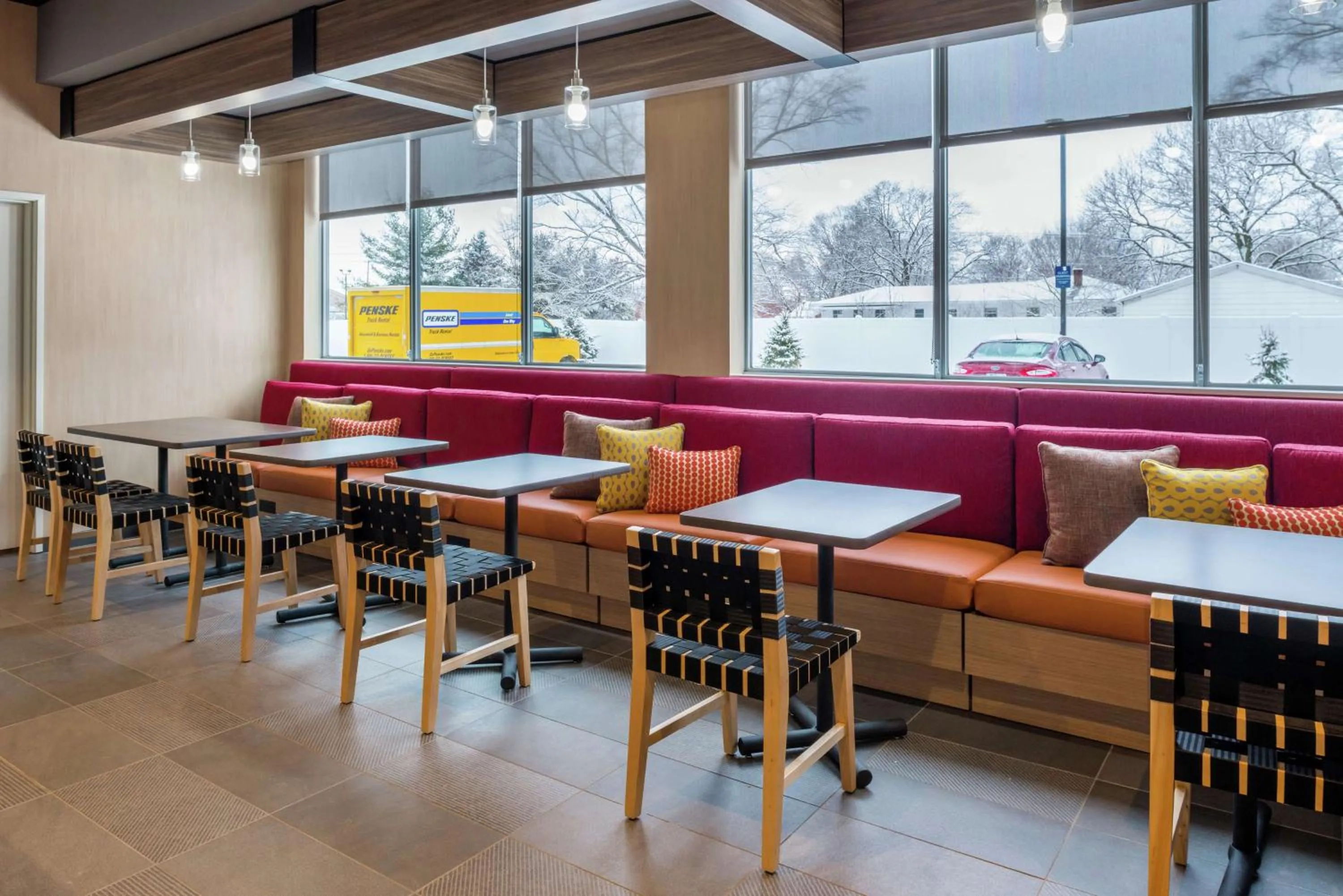 Breakfast in Tru By Hilton Elkhart, In