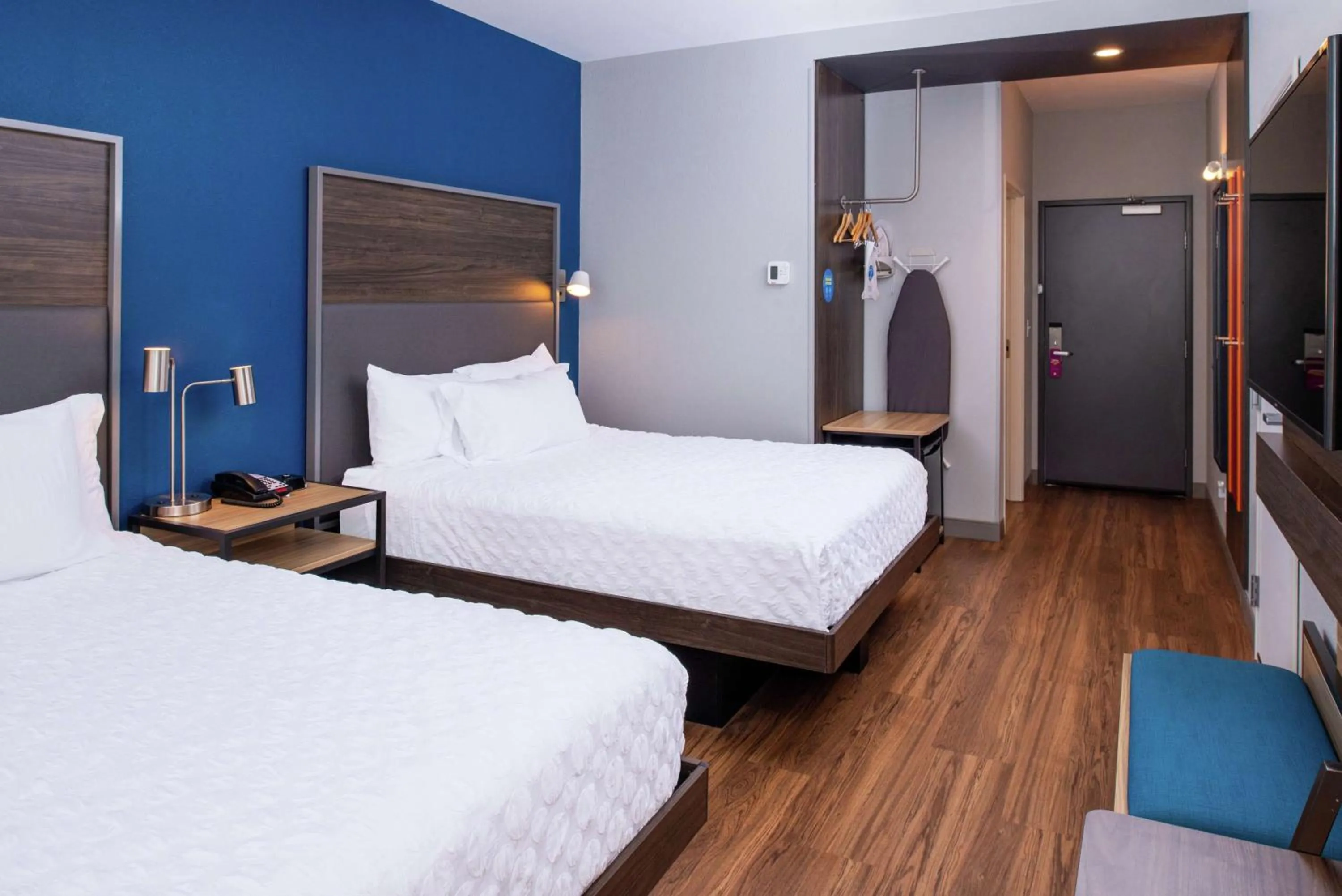 Bedroom, Bed in Tru By Hilton Elkhart, In