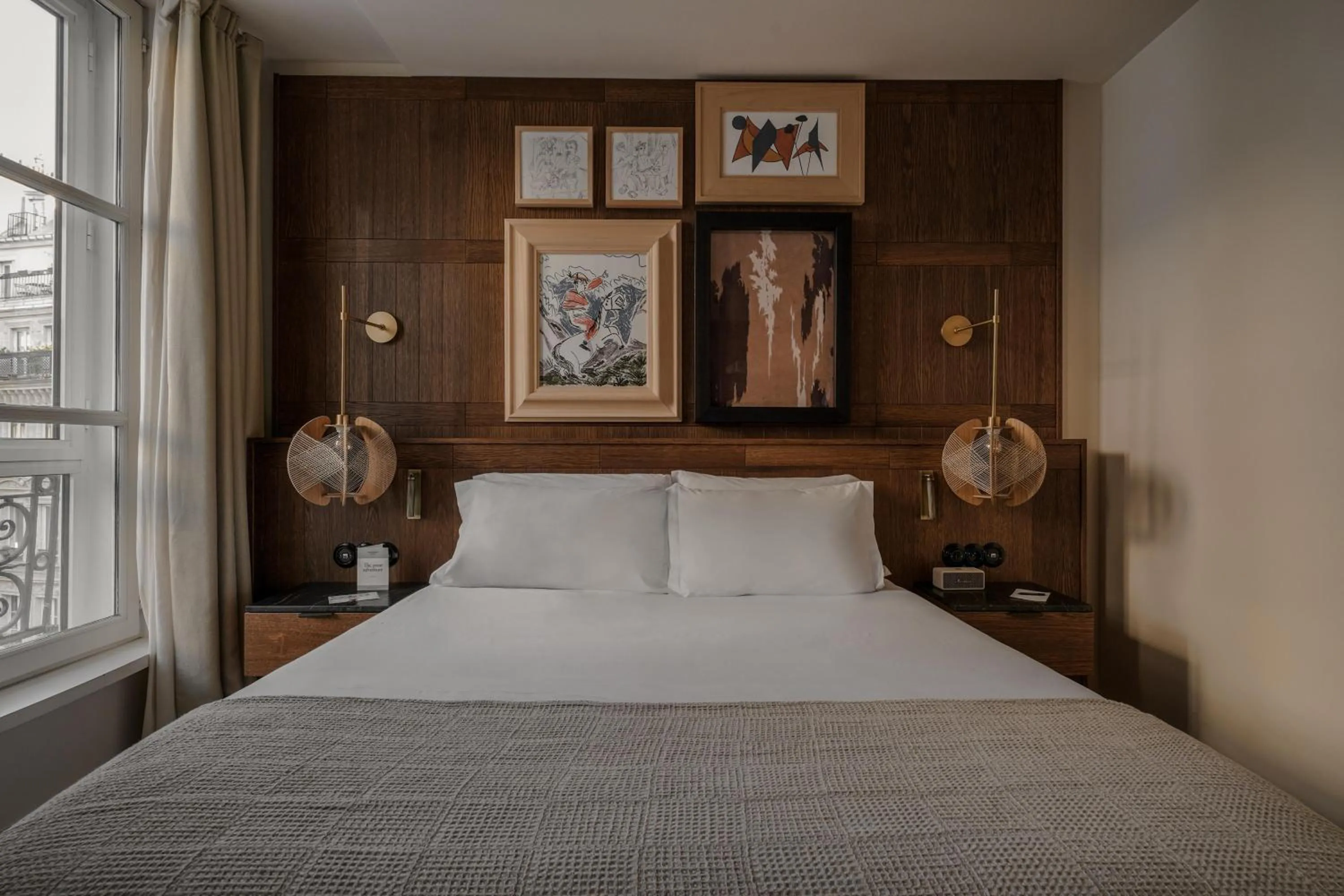 Photo of the whole room, Bed in Hotel Pulitzer Paris