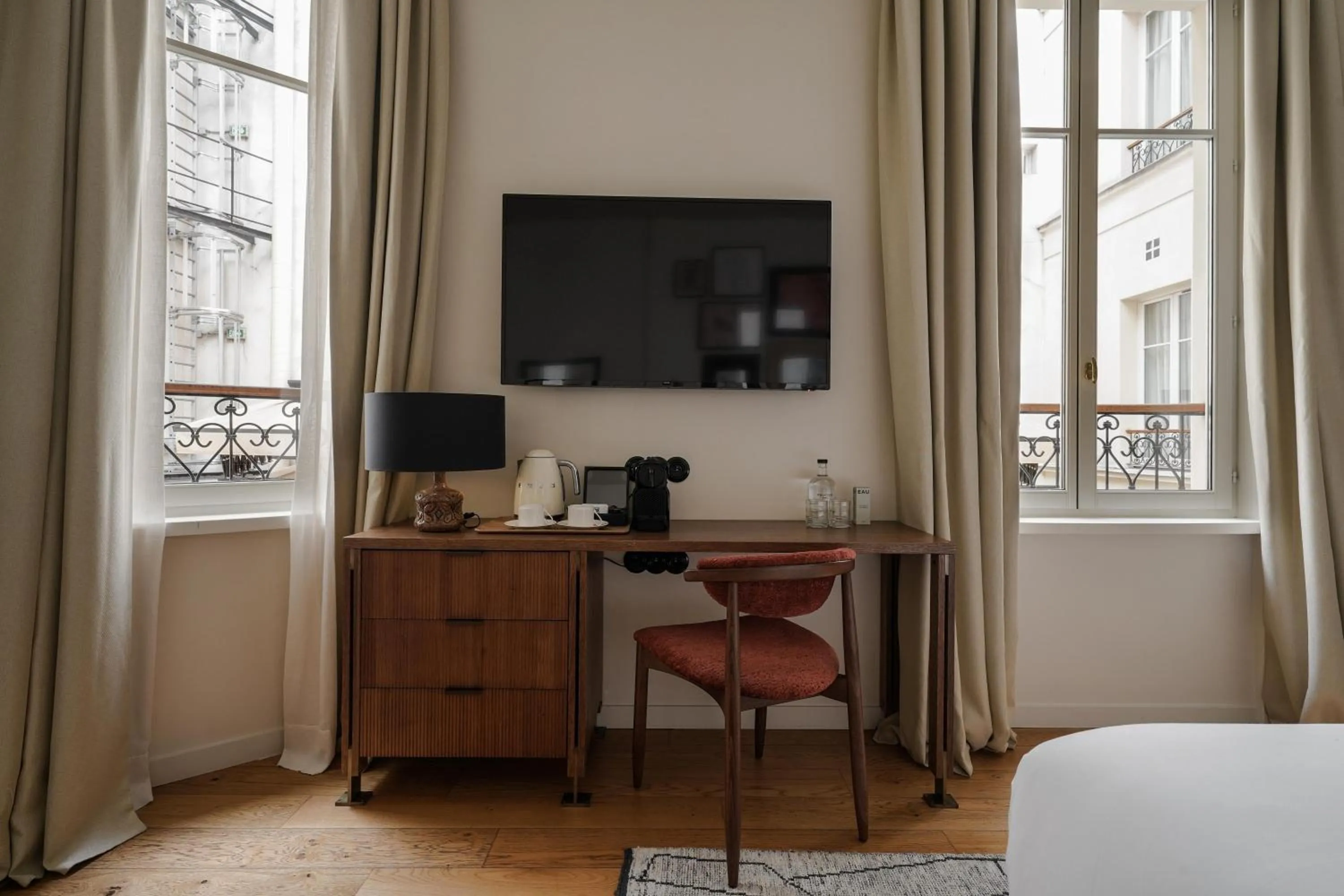 Photo of the whole room in Hotel Pulitzer Paris