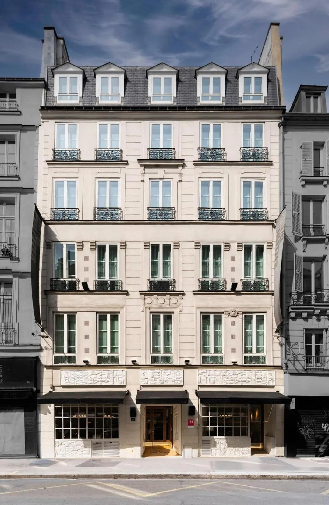 Property building in Hotel Pulitzer Paris