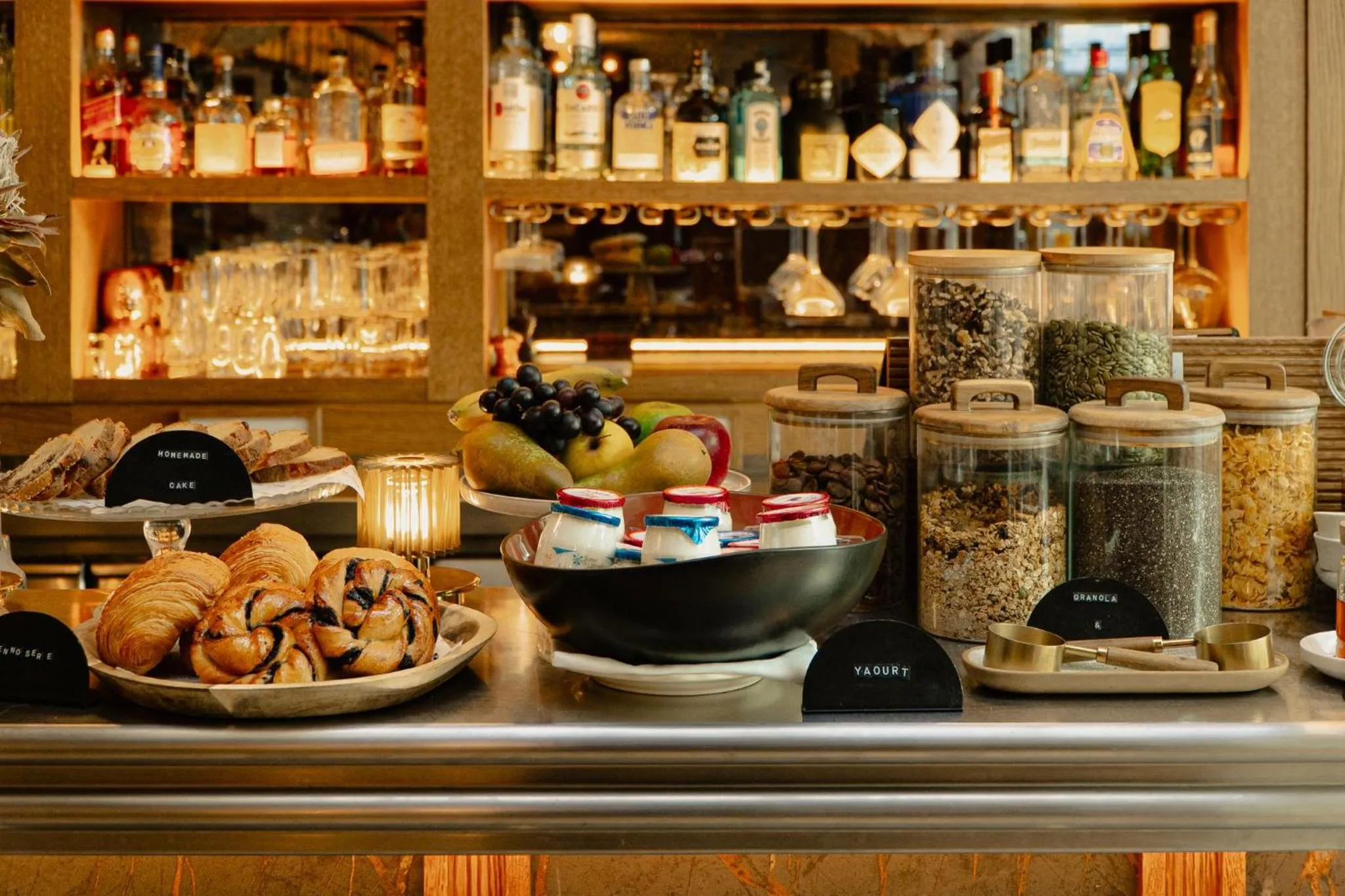 Restaurant/places to eat in Hotel Pulitzer Paris