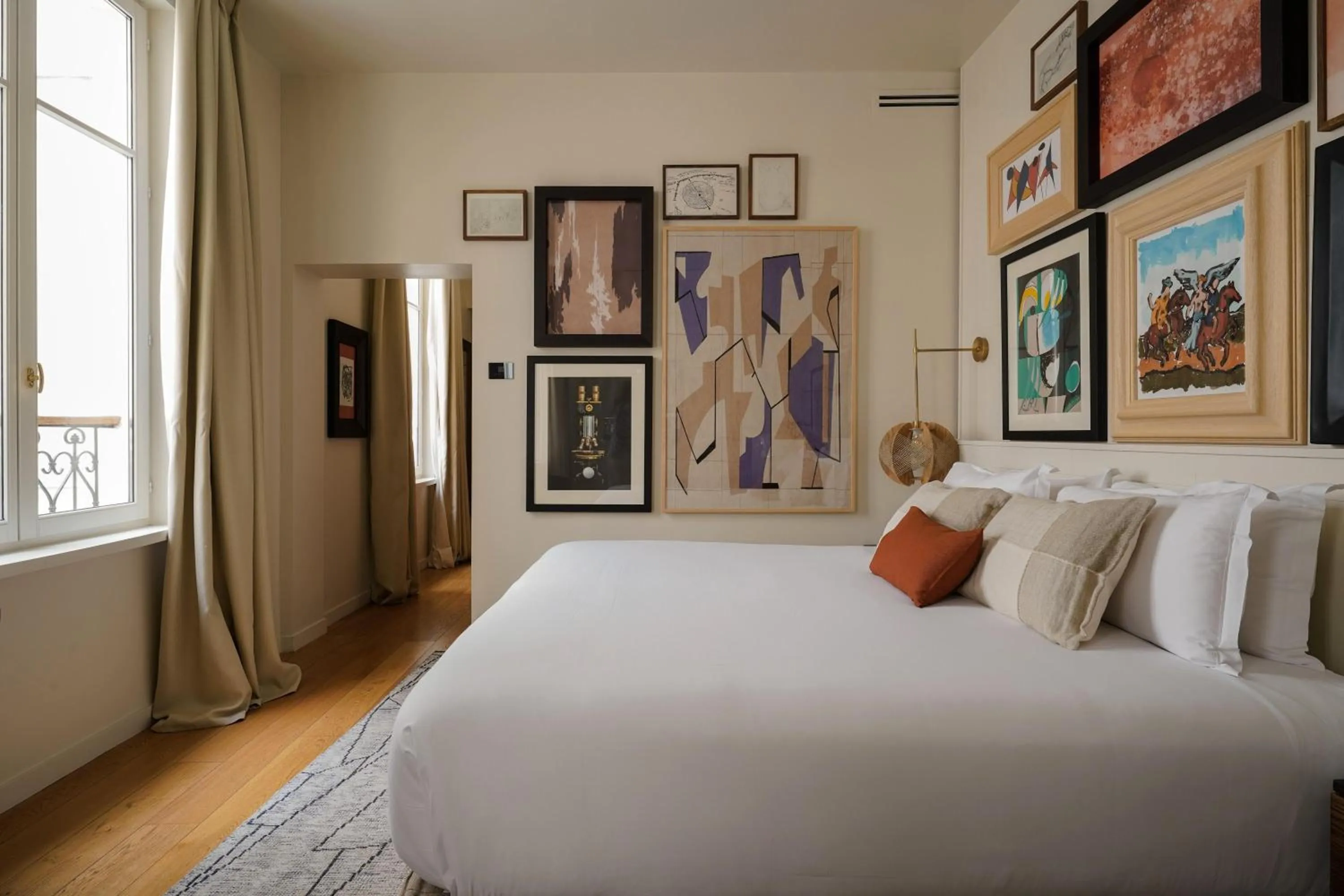 Photo of the whole room, Bed in Hotel Pulitzer Paris