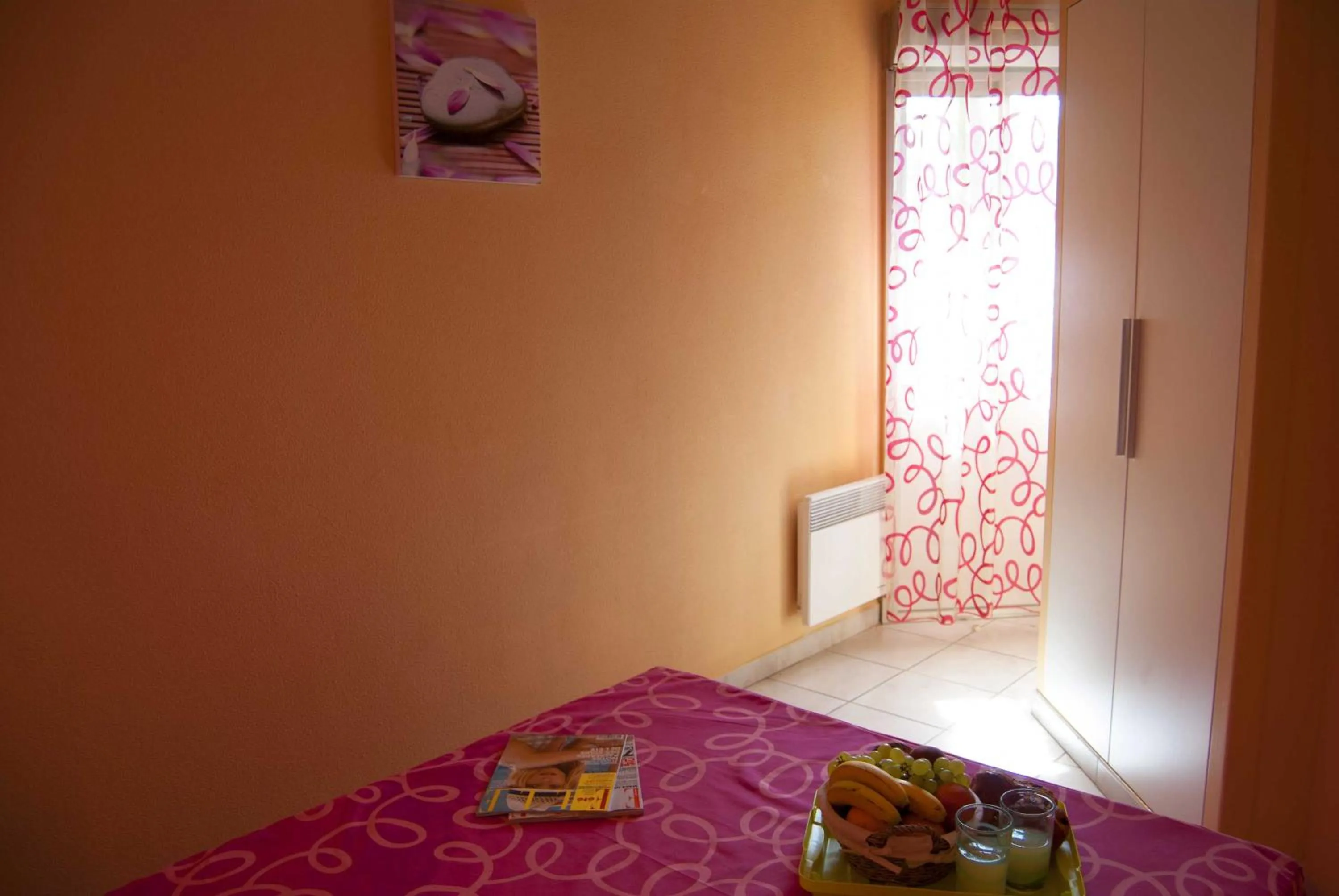 Bedroom, Bed in Lagrange Grand Bleu Vacances – Résidence Les Jardins de Neptune