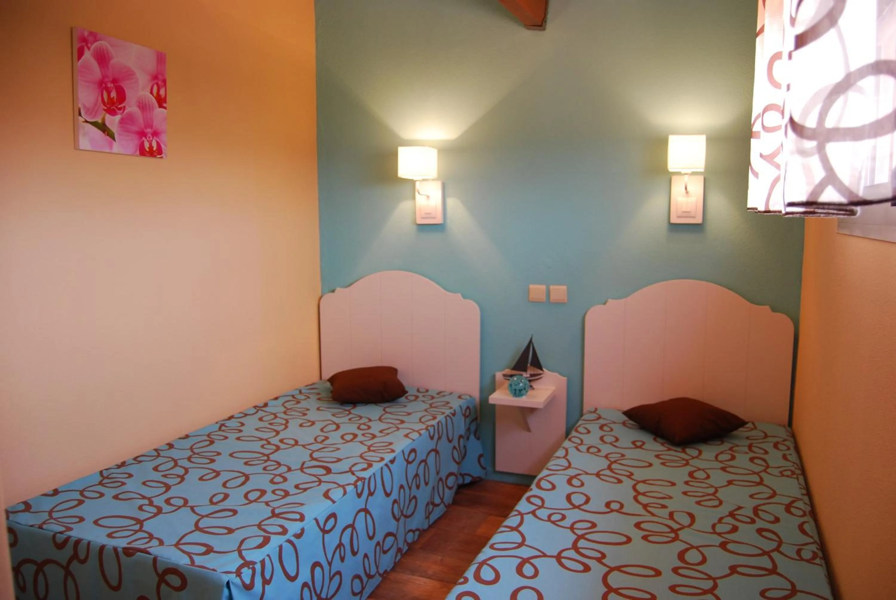 Bedroom, Bed in Lagrange Grand Bleu Vacances – Résidence Les Jardins de Neptune