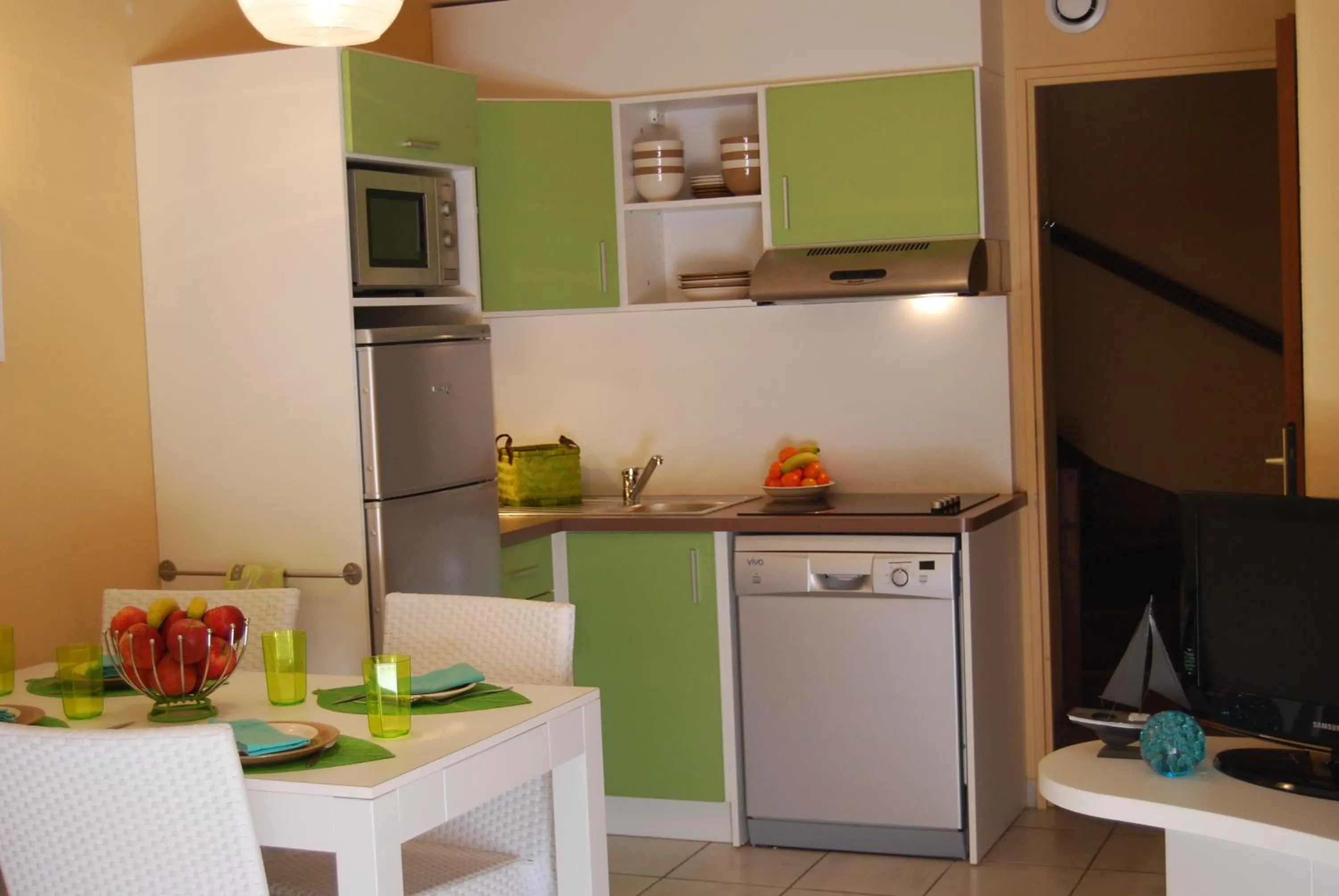 Kitchen or kitchenette in Lagrange Grand Bleu Vacances – Résidence Les Jardins de Neptune