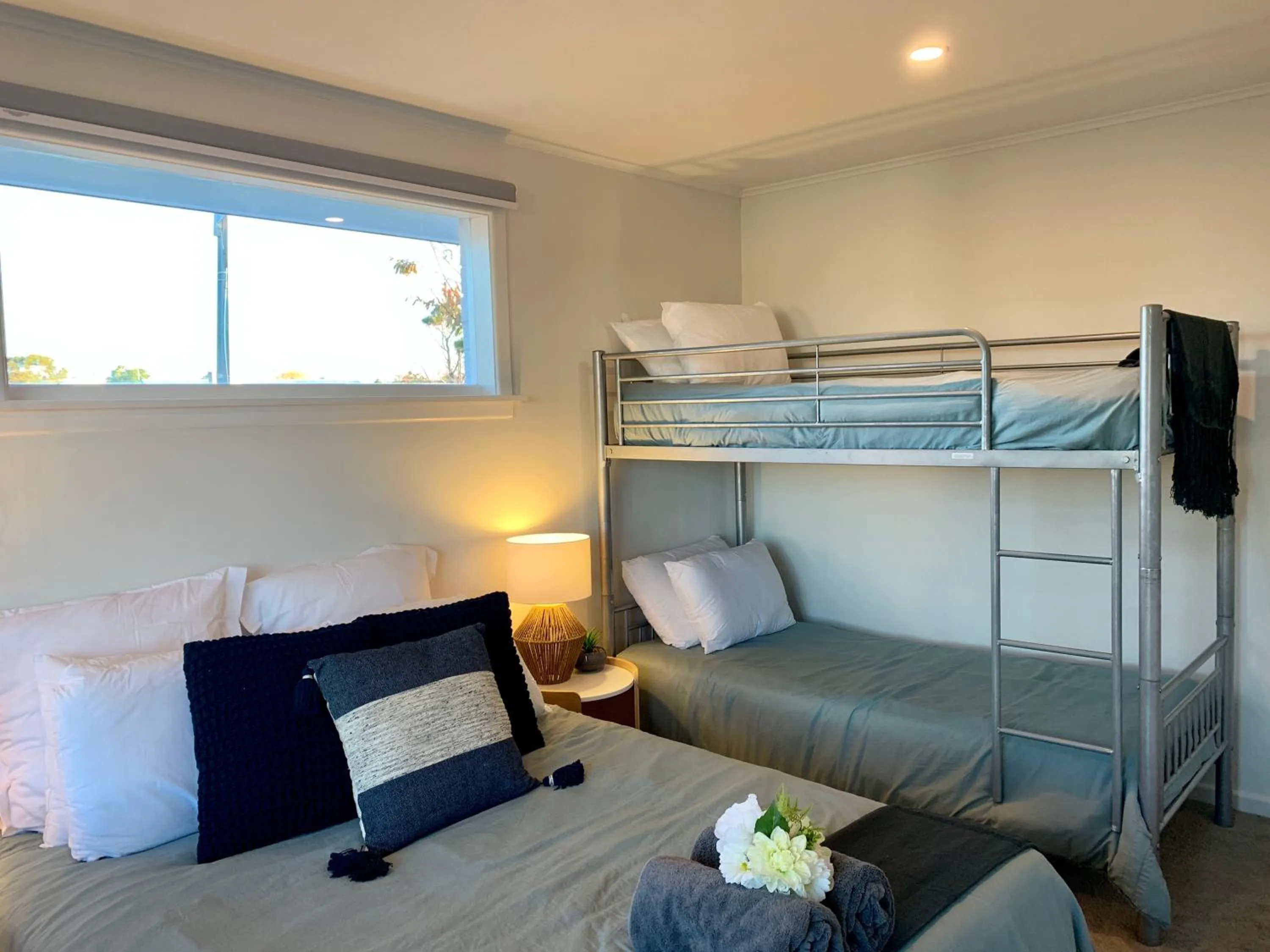 Bedroom, Bed in Kaikōura Peaks eMotel