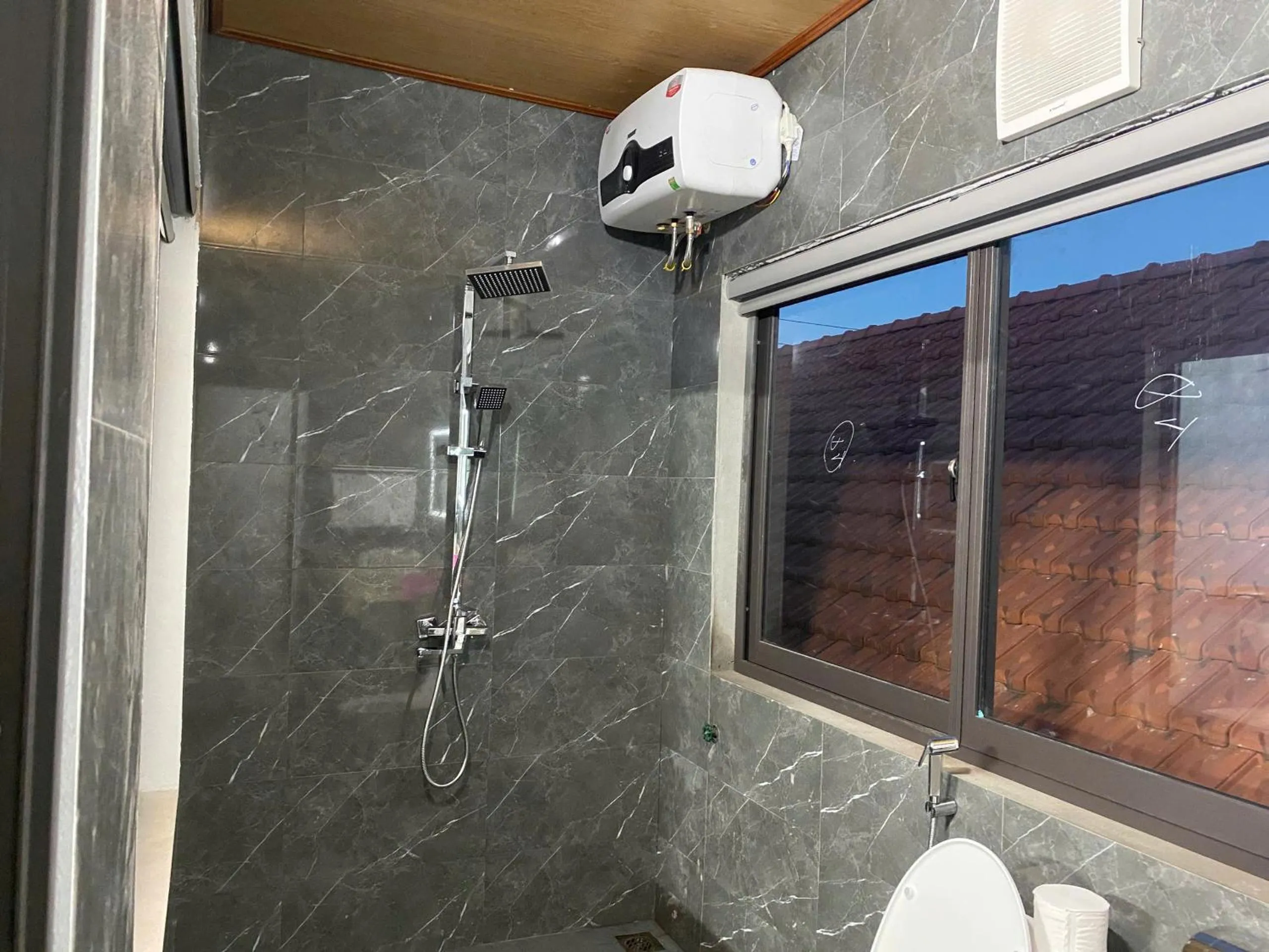 Shower in Tam Coc Charming Bungalow