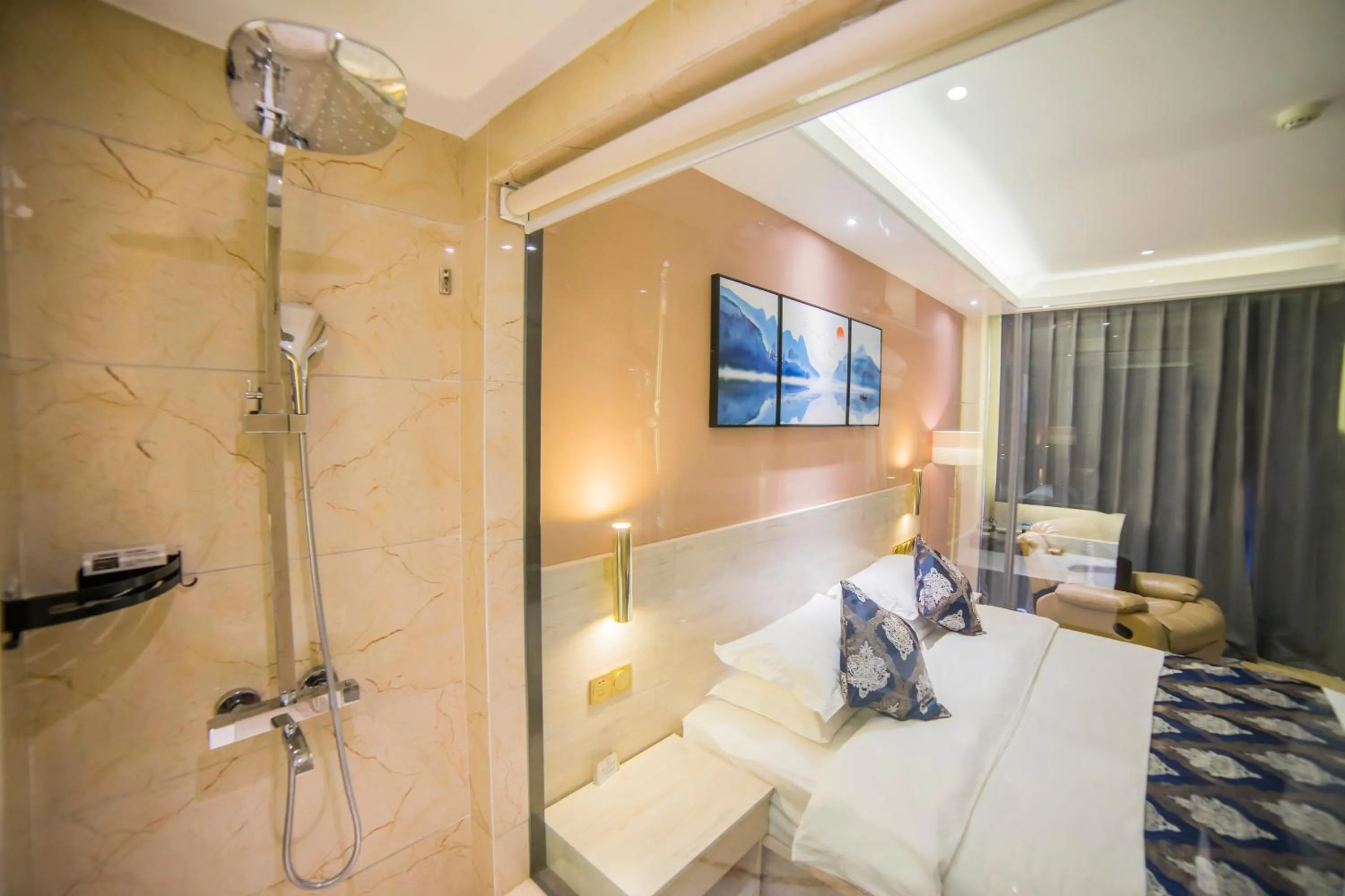 Shower, Bed in Demei Boutique Hotel