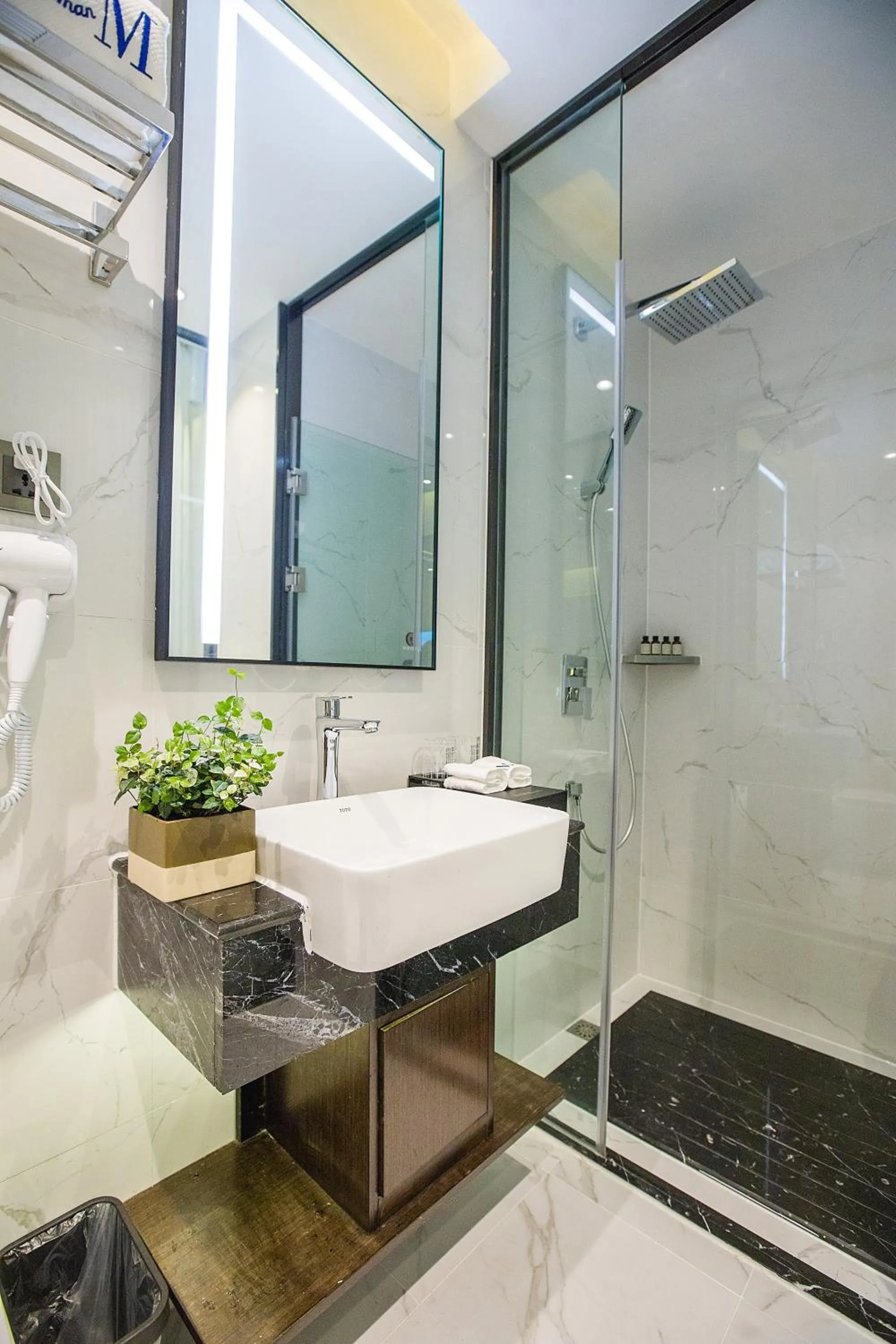 Shower in Ruiman International Hotel