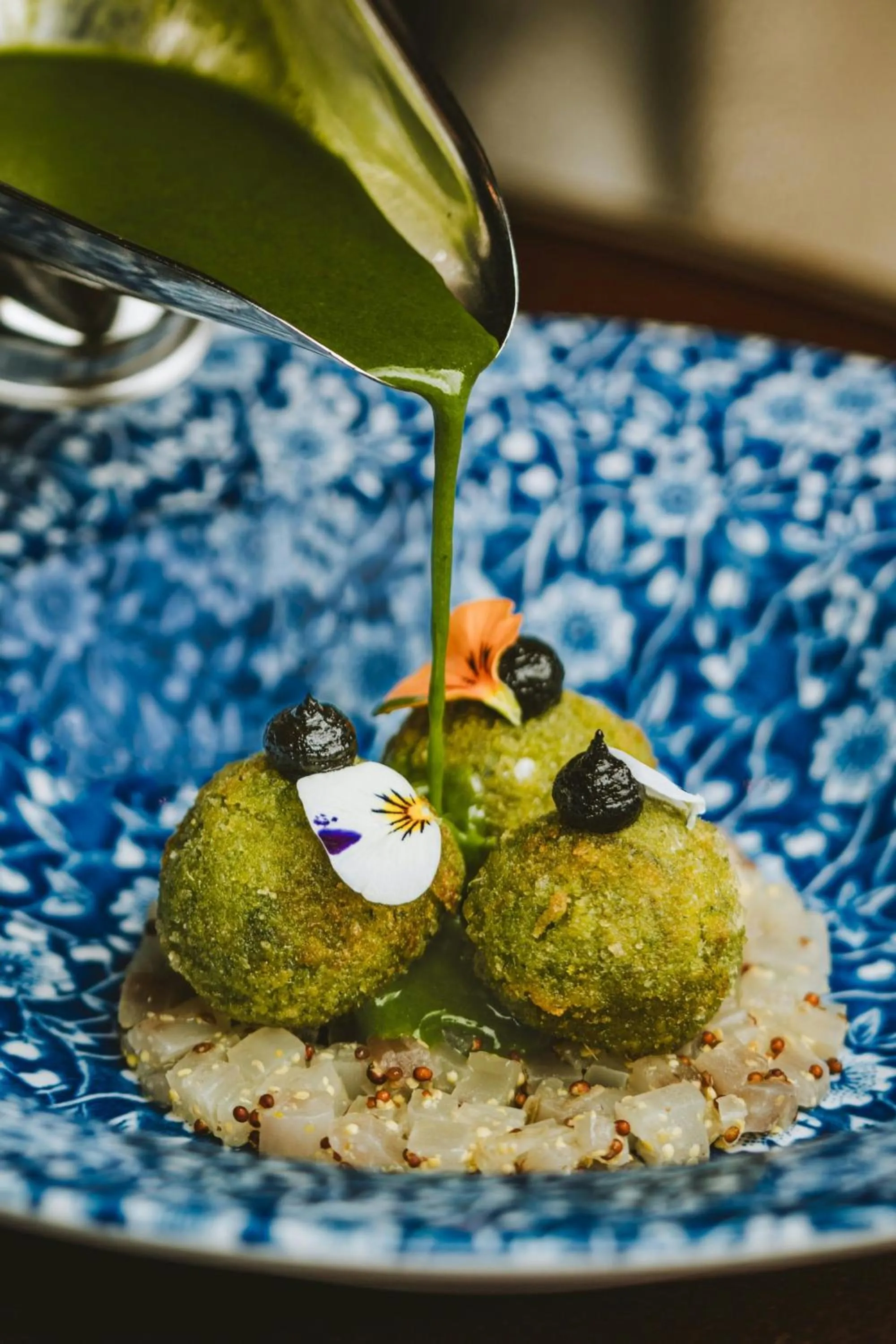 Restaurant/places to eat in Prince de Galles, a Luxury Collection hotel, Paris