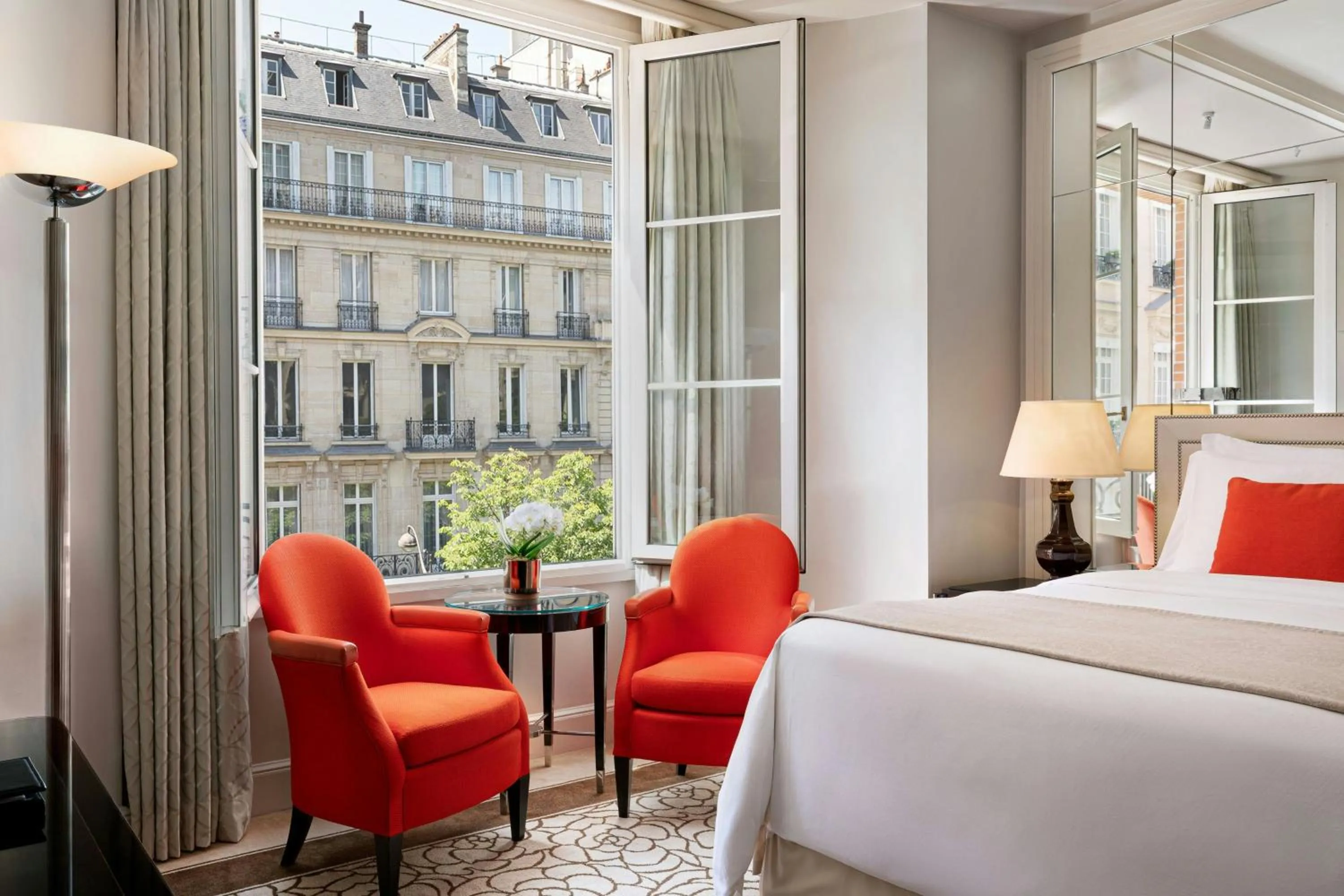Photo of the whole room, Bed in Prince de Galles, a Luxury Collection hotel, Paris
