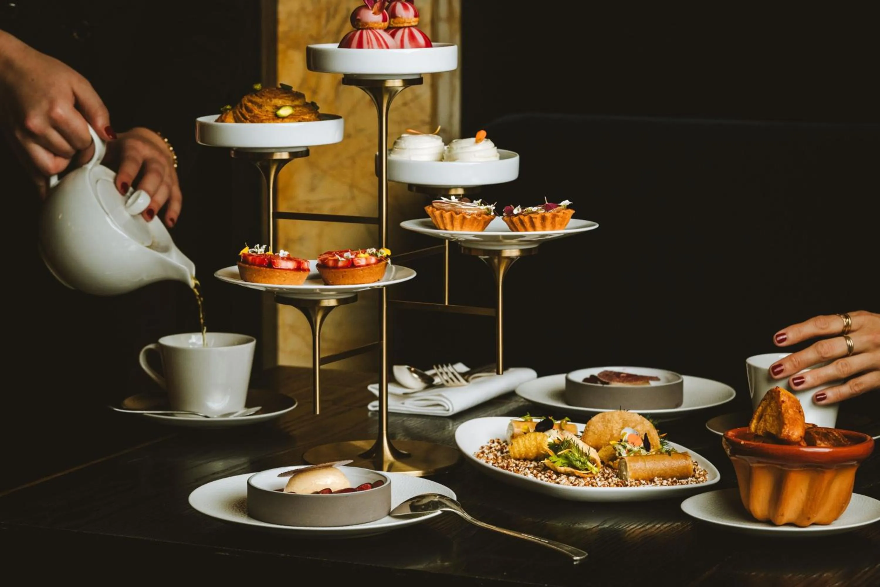 Restaurant/places to eat in Prince de Galles, a Luxury Collection hotel, Paris