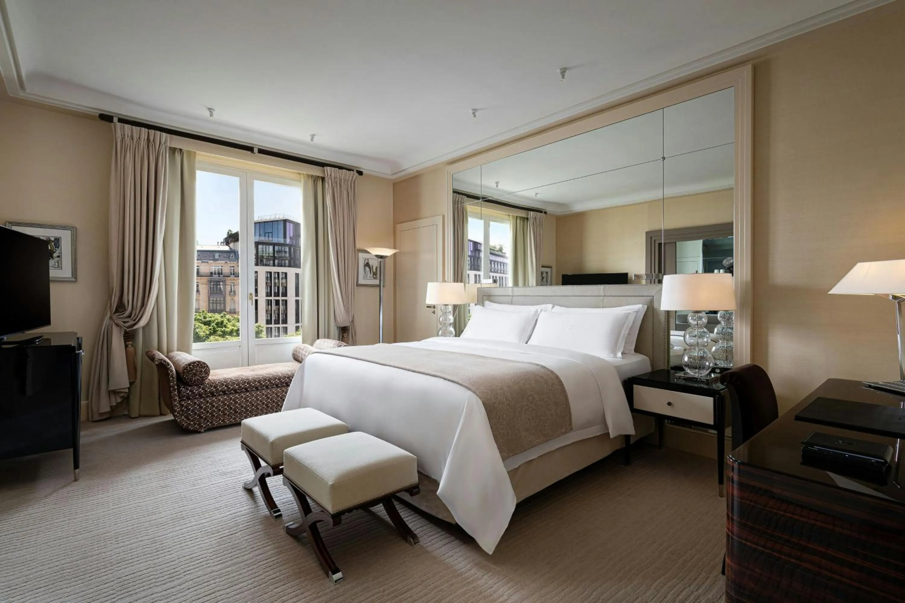 Bedroom, Bed in Prince de Galles, a Luxury Collection hotel, Paris