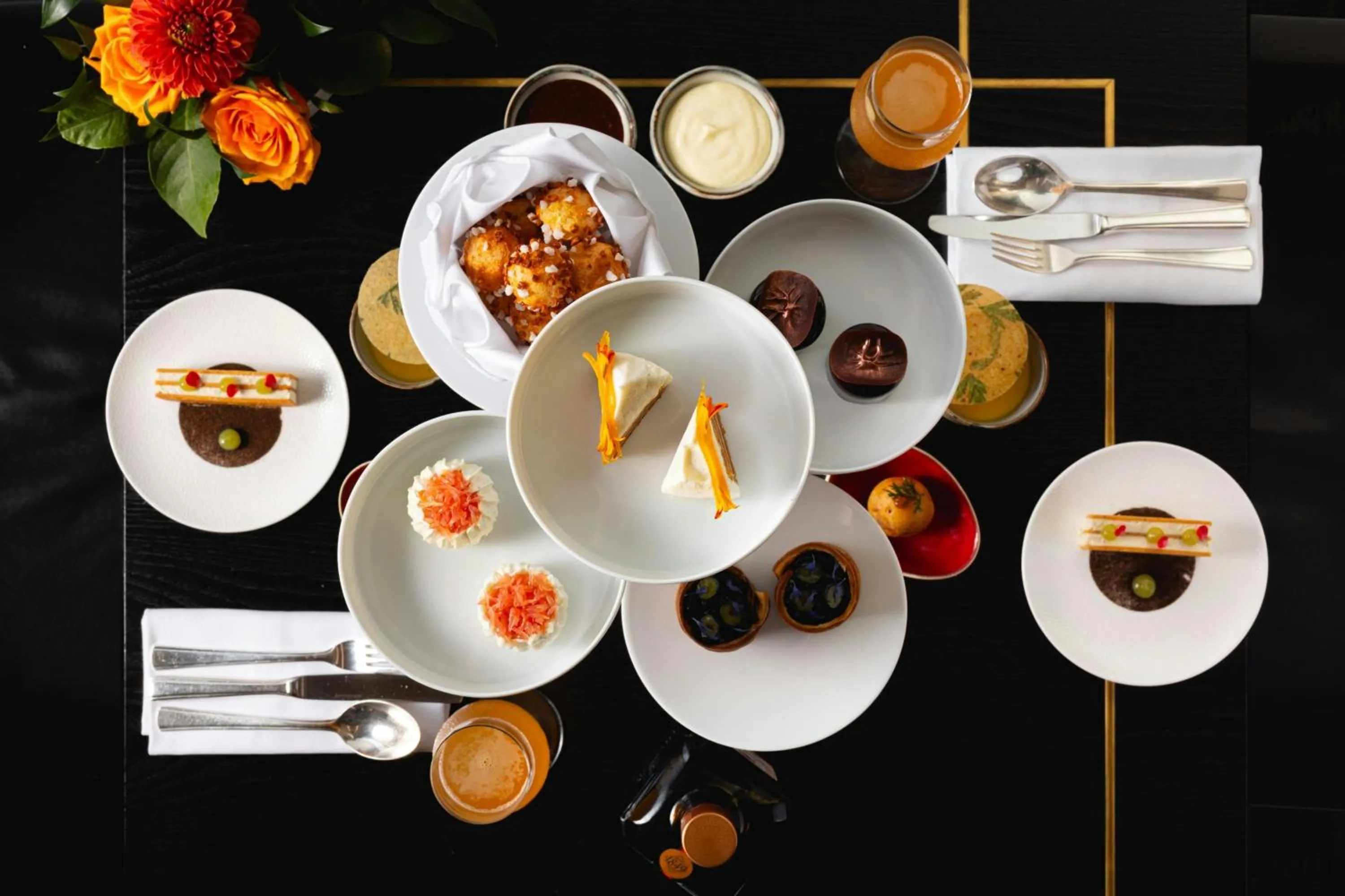 Restaurant/places to eat in Prince de Galles, a Luxury Collection hotel, Paris