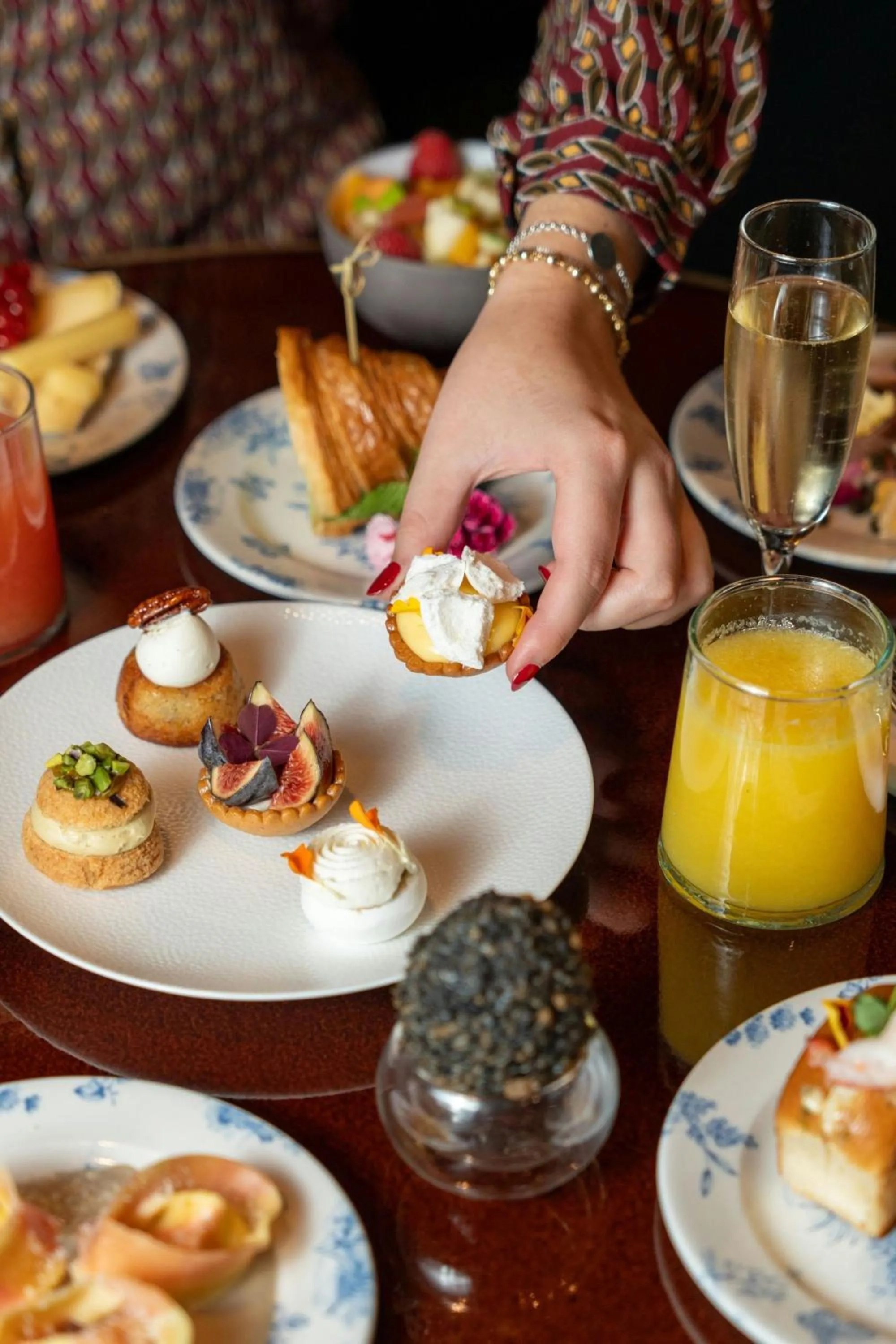 Restaurant/places to eat in Prince de Galles, a Luxury Collection hotel, Paris