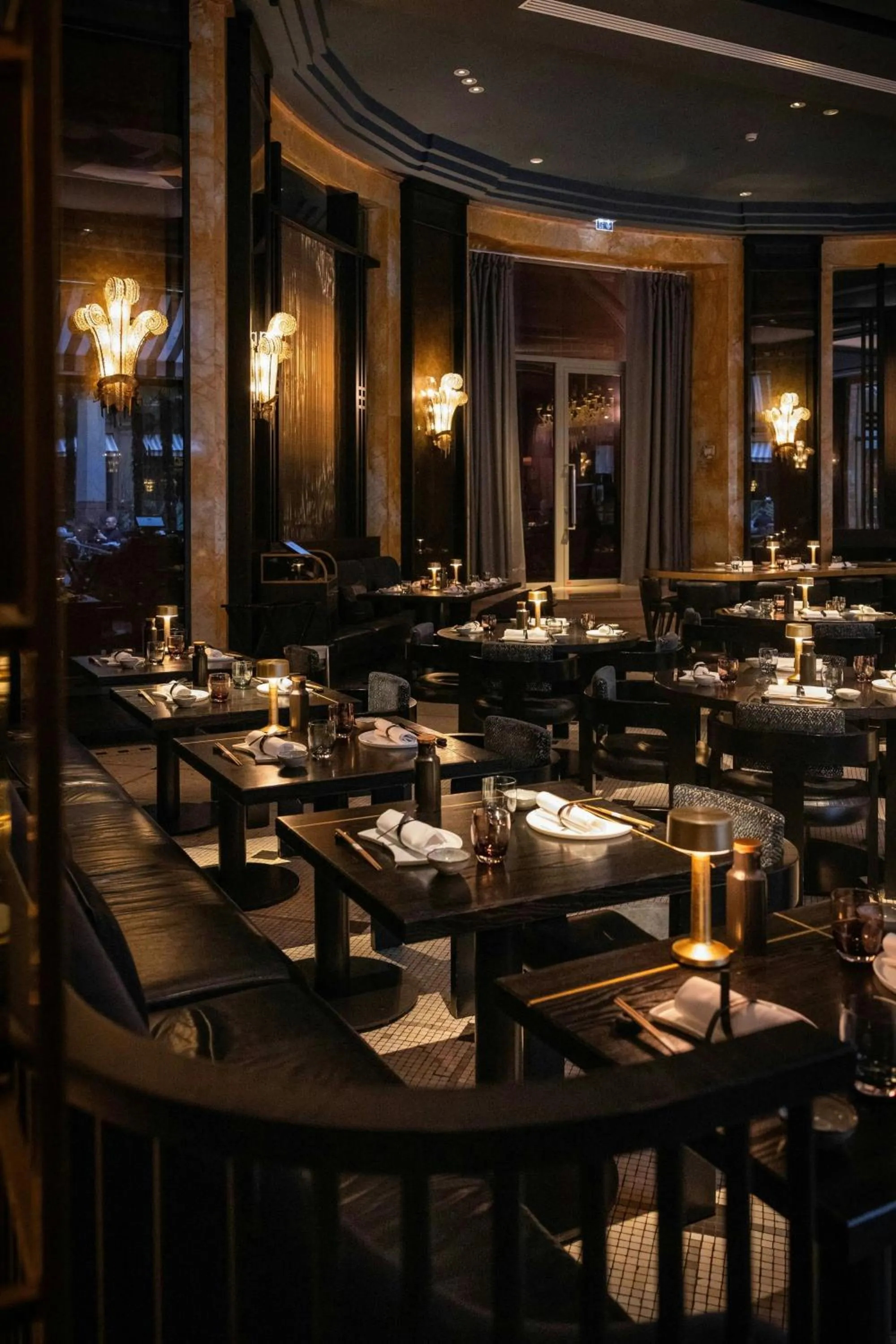 Restaurant/places to eat in Prince de Galles, a Luxury Collection hotel, Paris