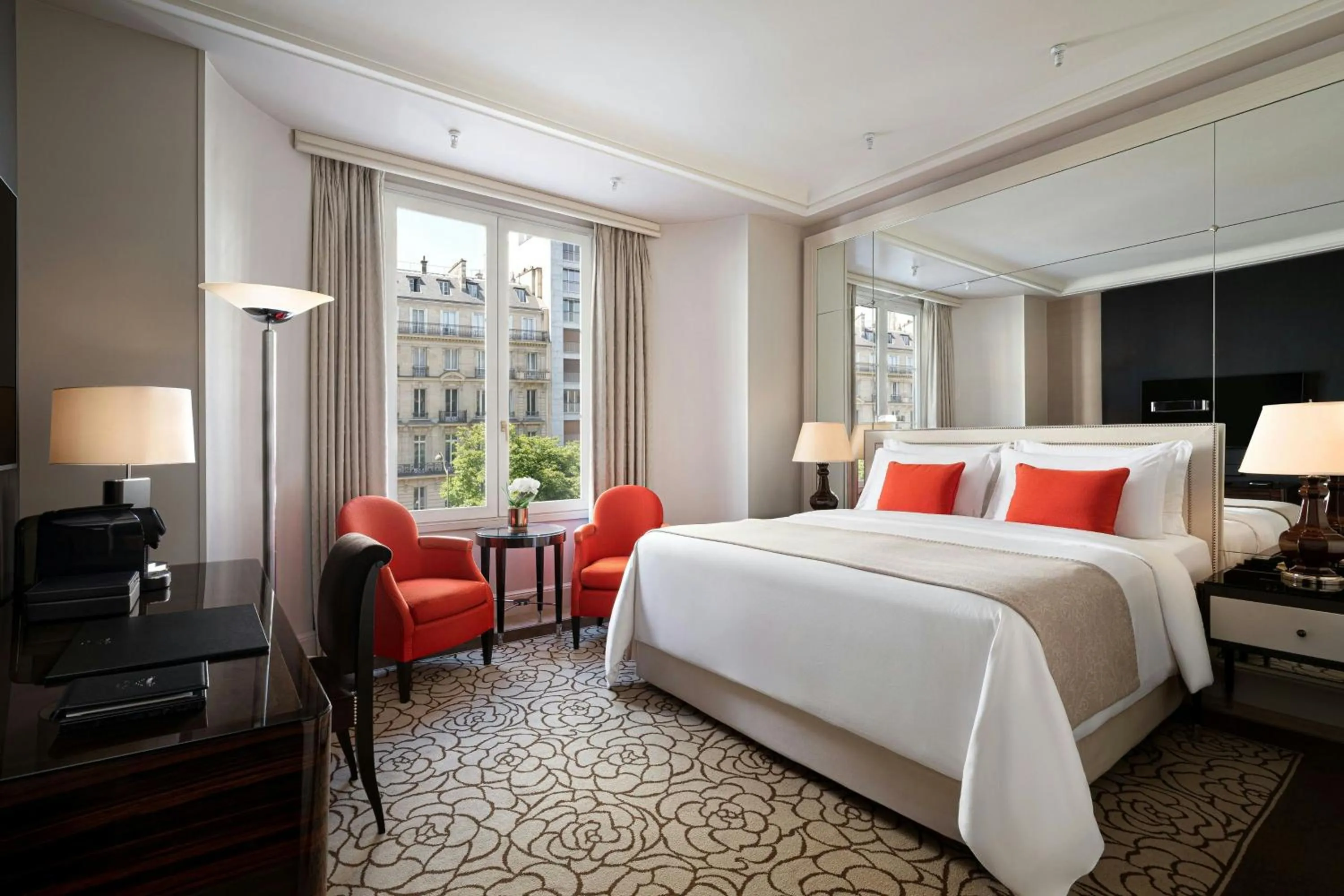 Bedroom, Bed in Prince de Galles, a Luxury Collection hotel, Paris
