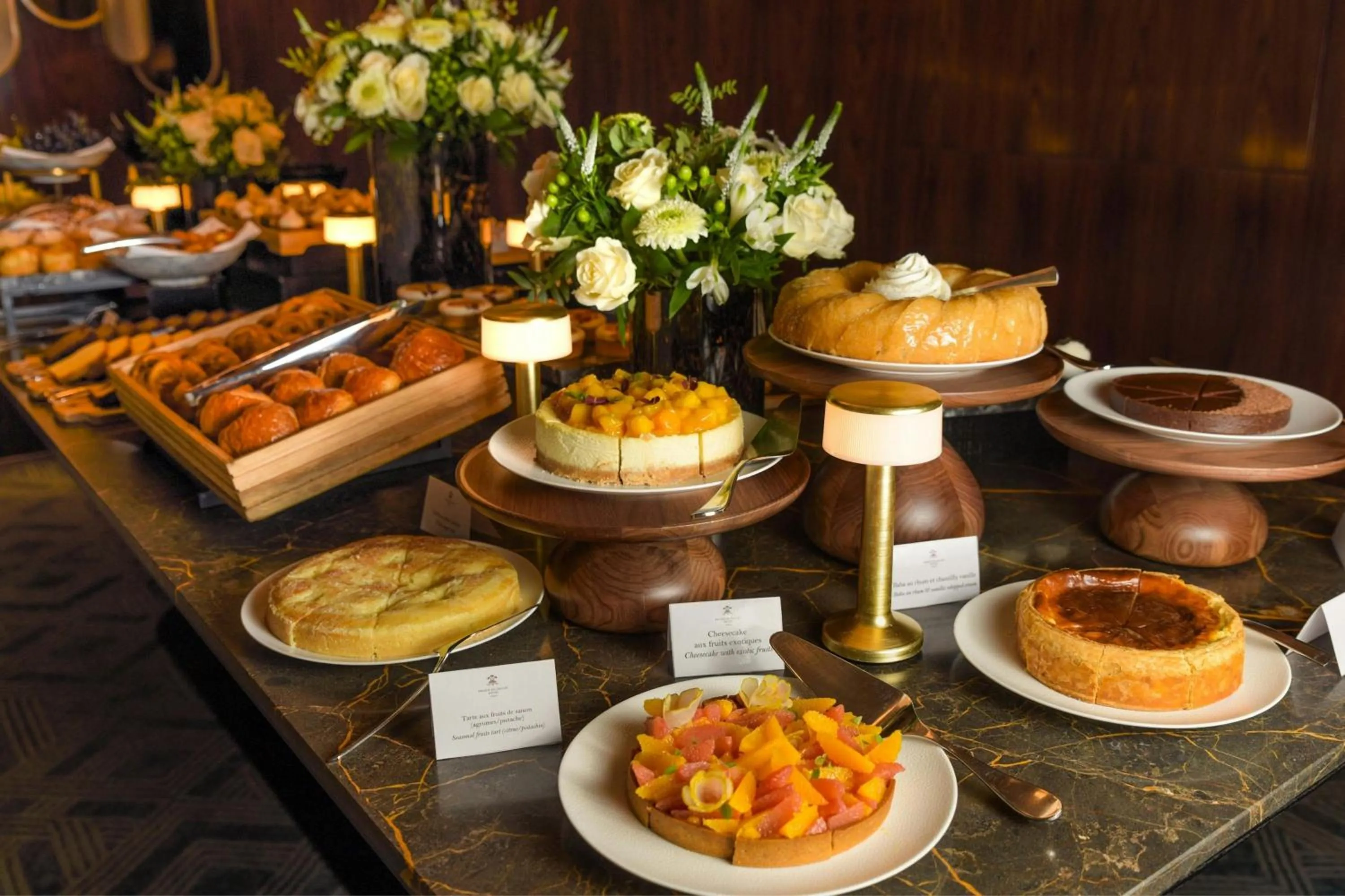 Restaurant/places to eat in Prince de Galles, a Luxury Collection hotel, Paris