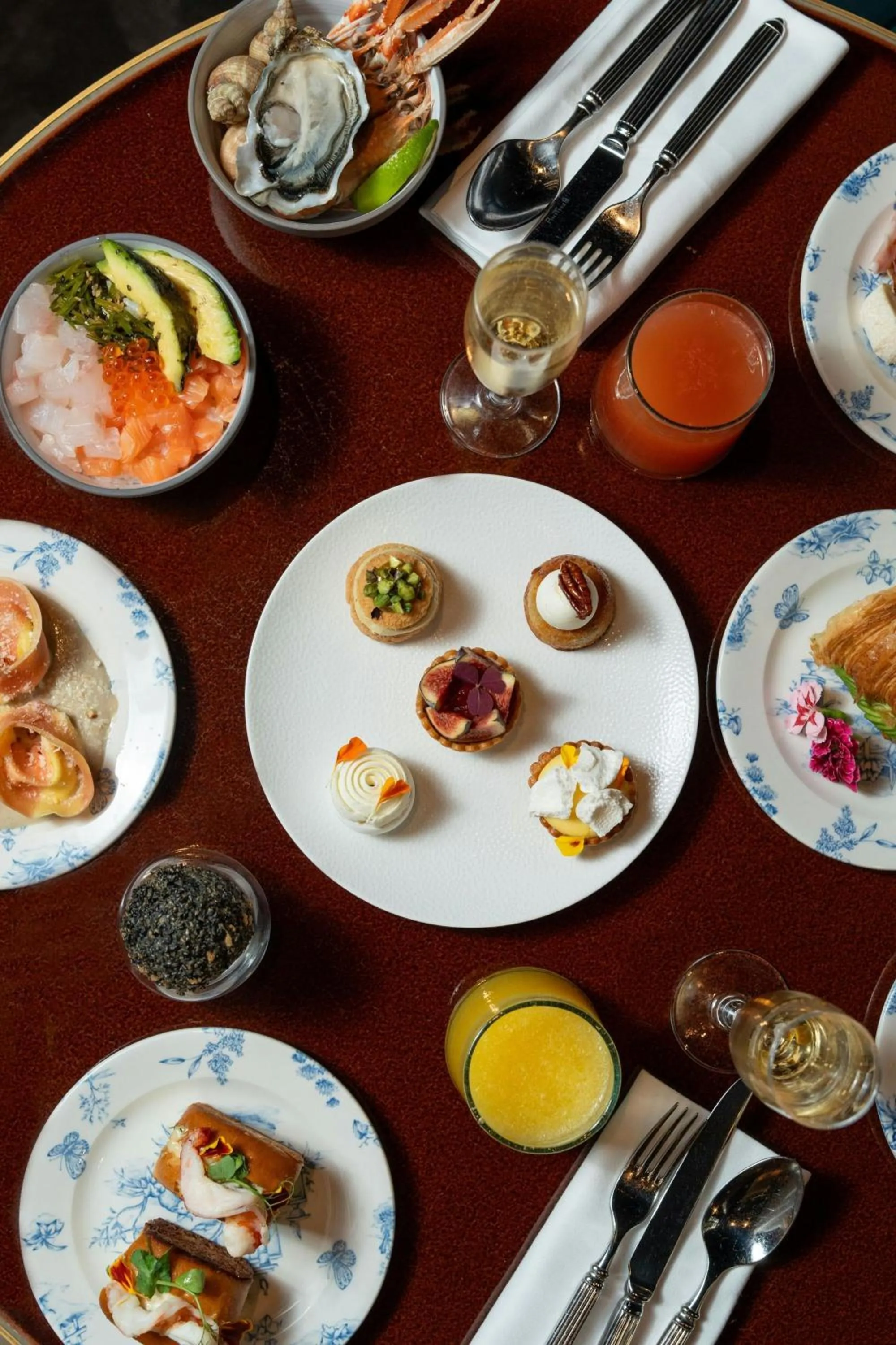 Restaurant/places to eat in Prince de Galles, a Luxury Collection hotel, Paris