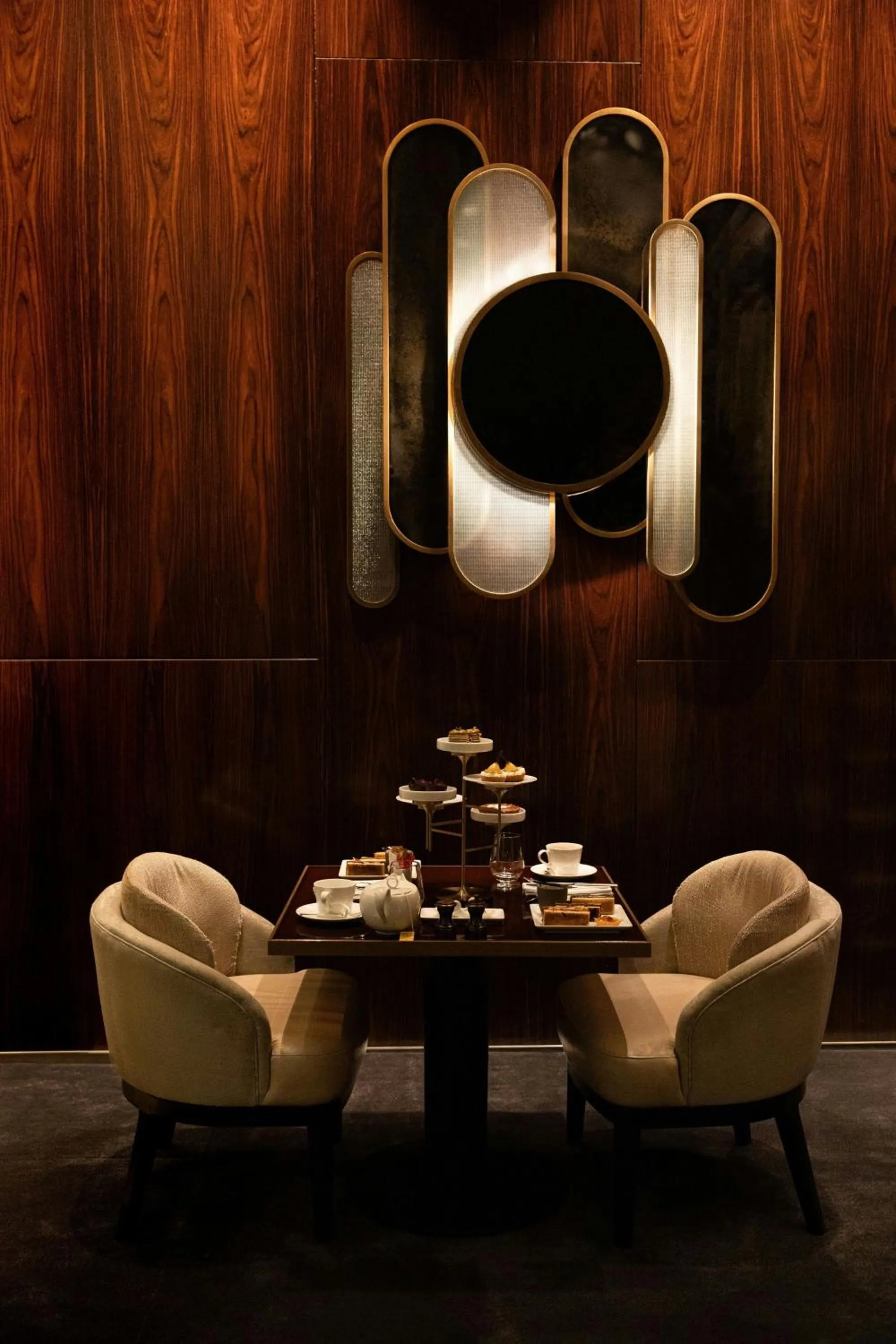 Restaurant/places to eat in Prince de Galles, a Luxury Collection hotel, Paris