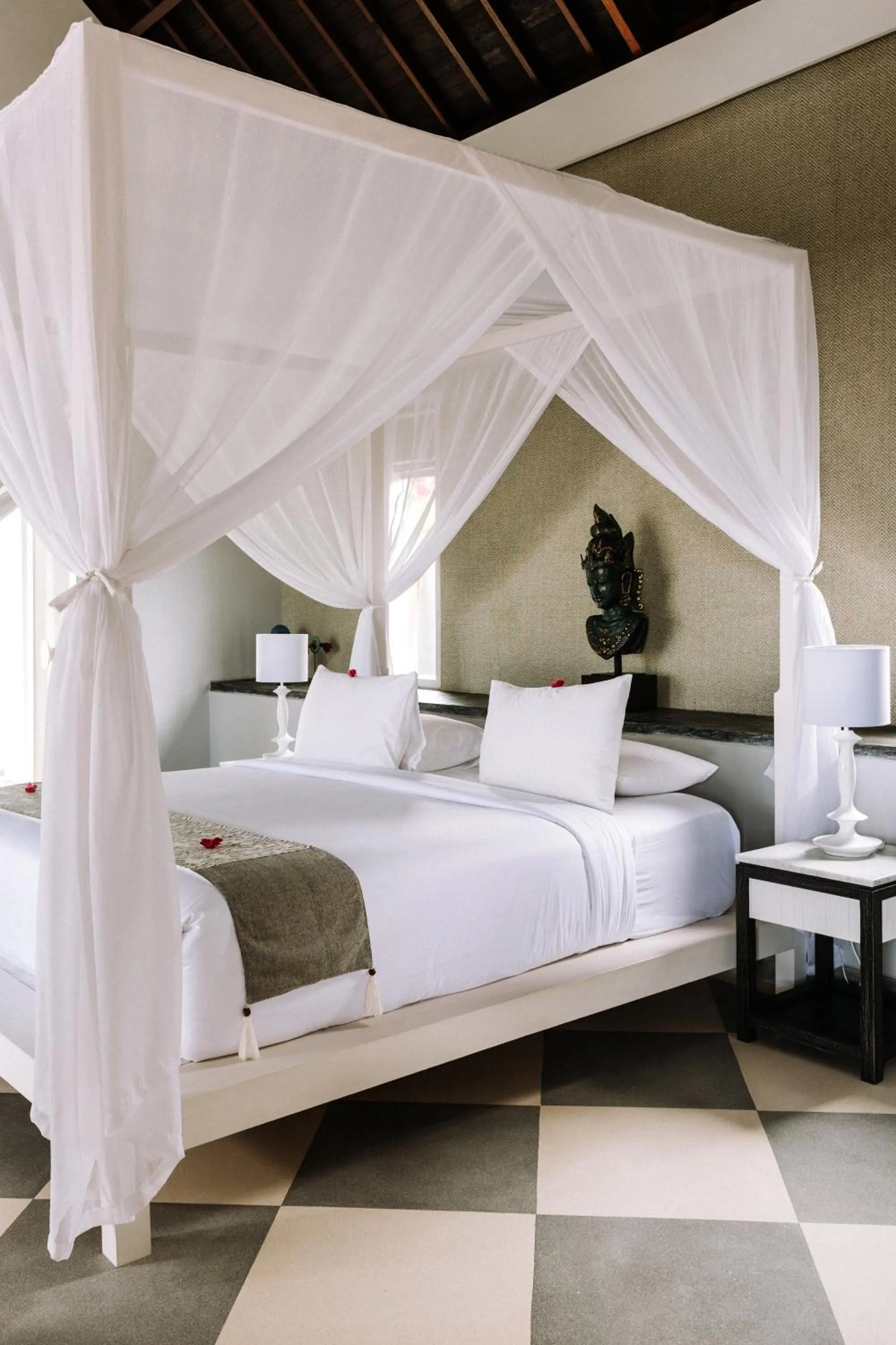 Bed in Meno House - Boutique Adults Only Resort