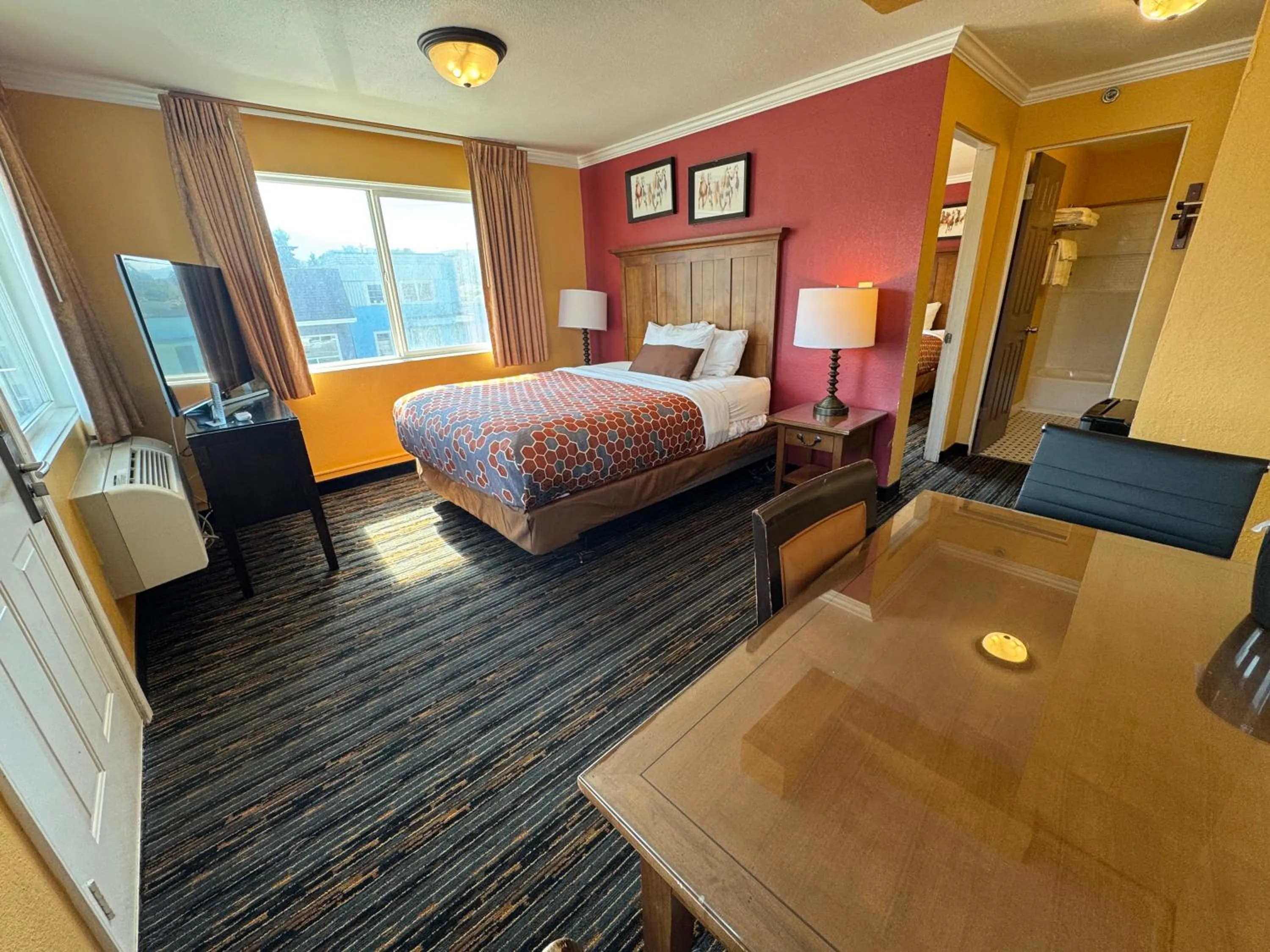 Photo of the whole room, Bed in The Royal Victorian Motel