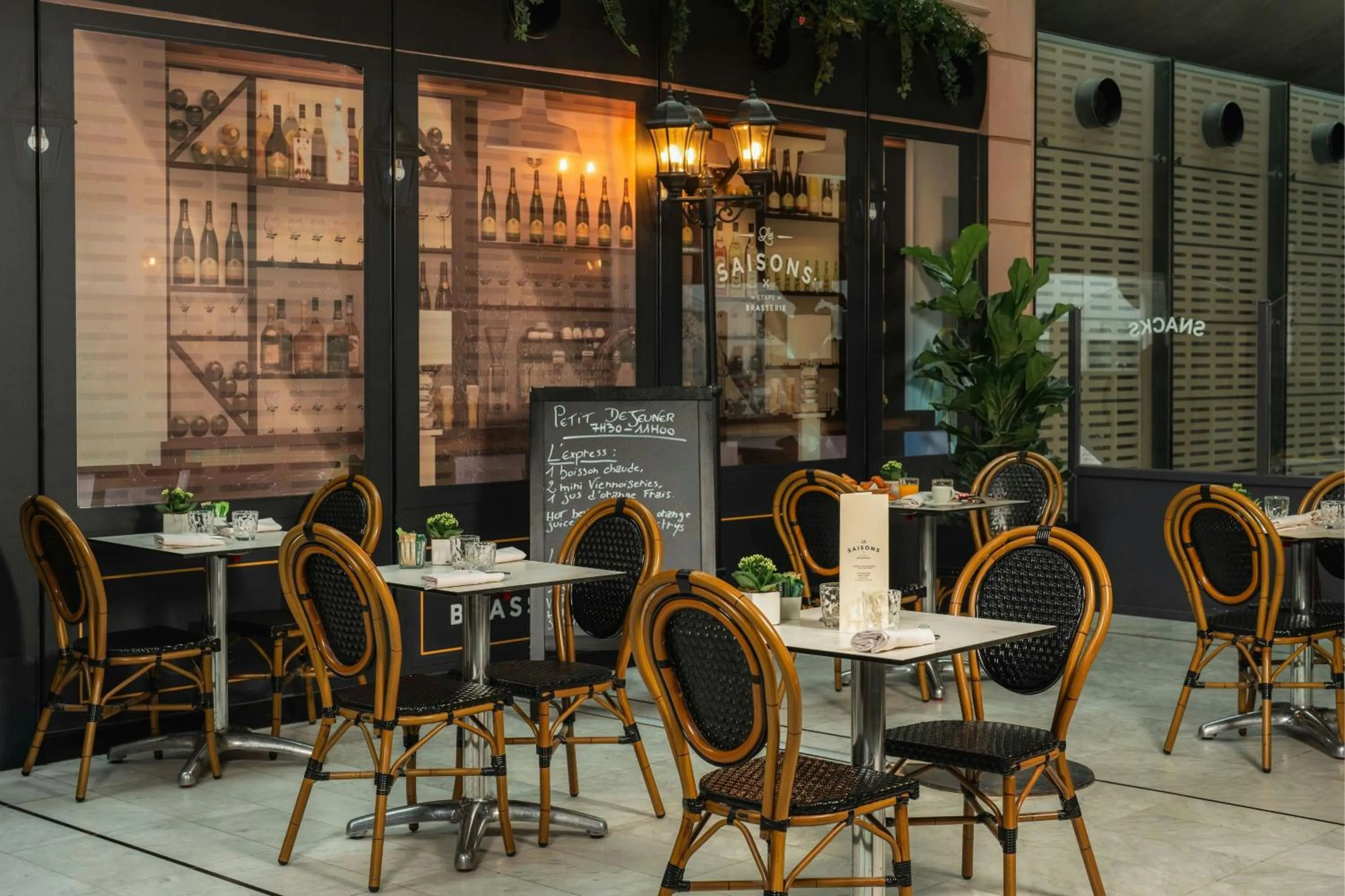 Restaurant/places to eat in Sheraton Paris Charles de Gaulle Airport Hotel