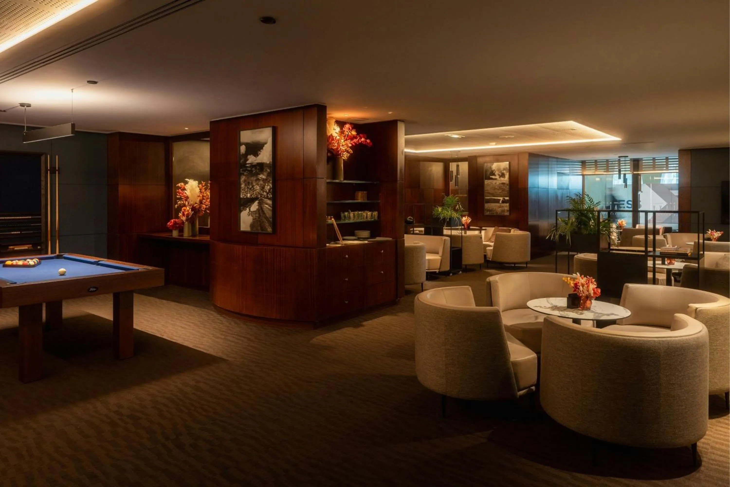 Lounge or bar in Sheraton Paris Charles de Gaulle Airport Hotel