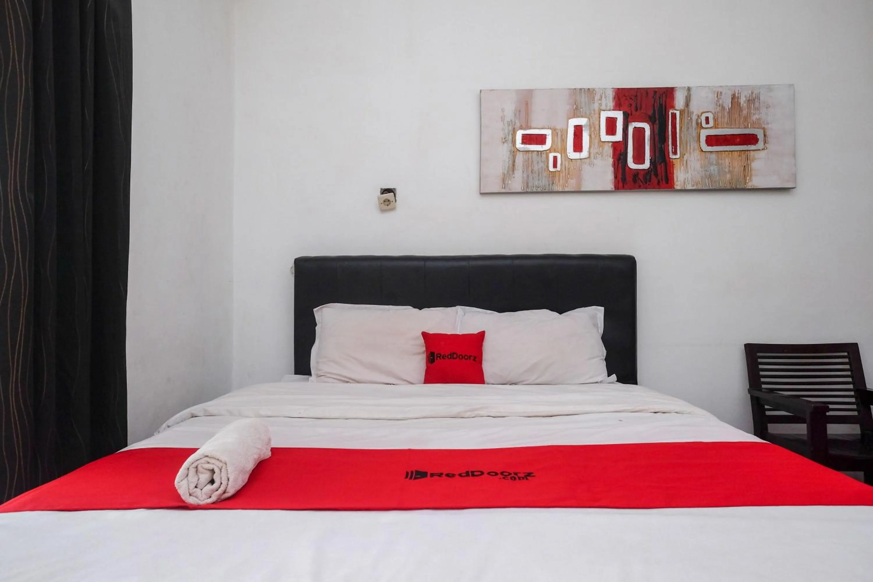 Bedroom, Bed in RedDoorz at Paris Ocean