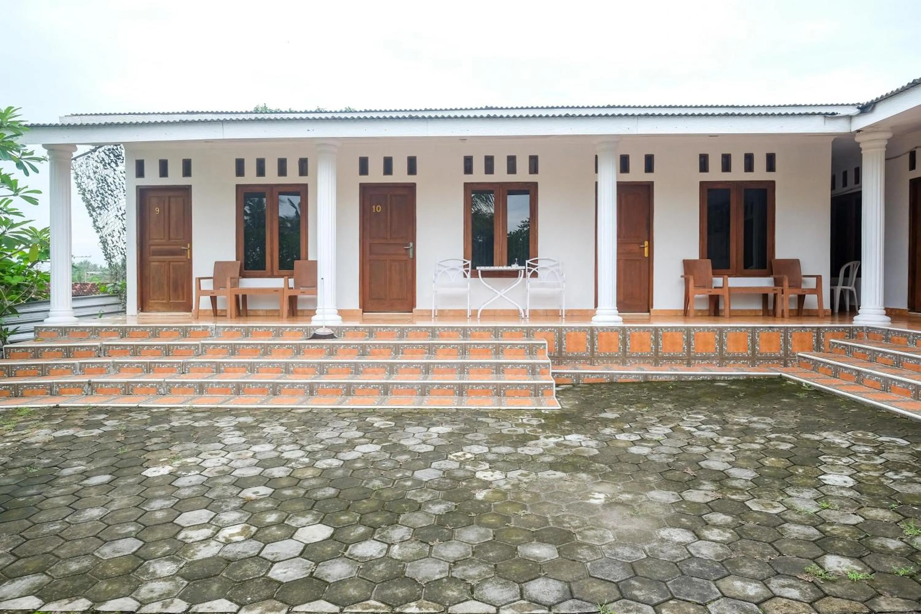 Property building in RedDoorz at Paris Ocean