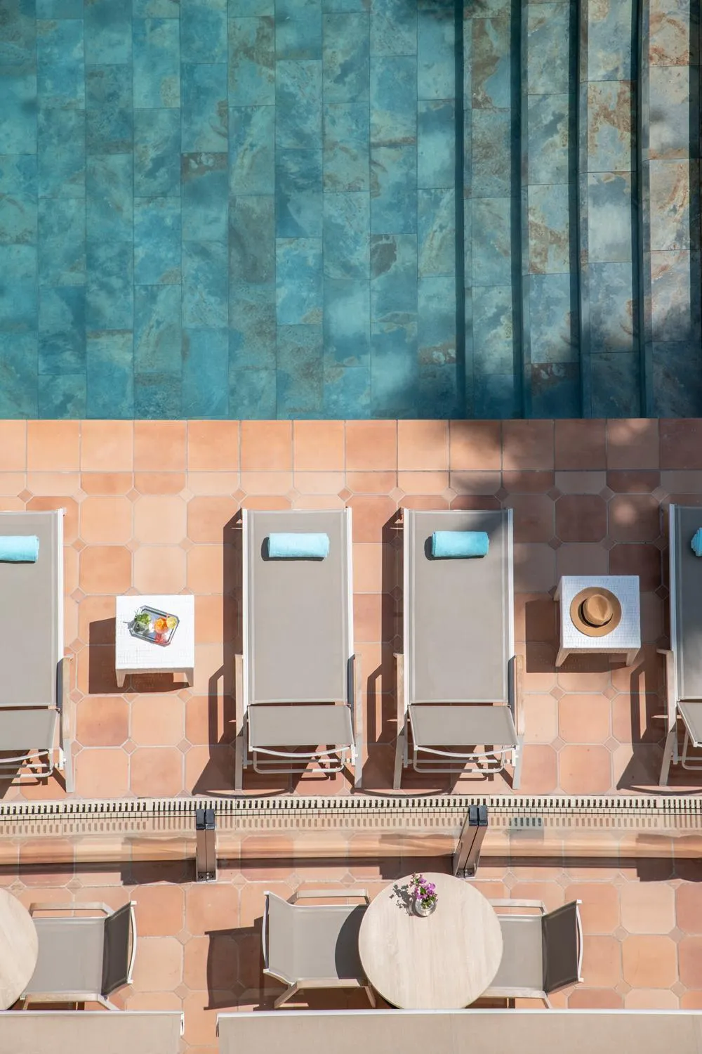 Swimming pool in Hotel Amarante Cannes