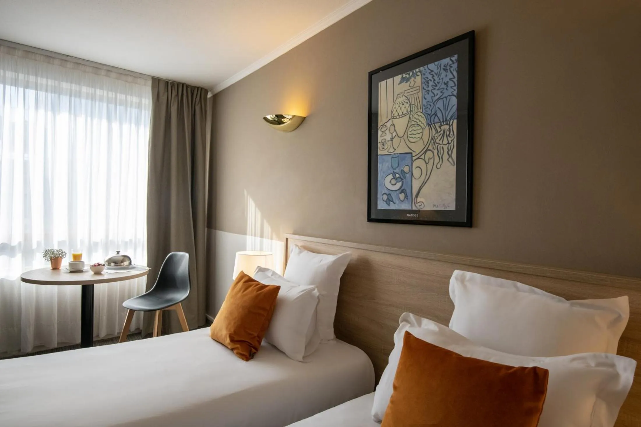 Bedroom in Hotel Amarante Cannes