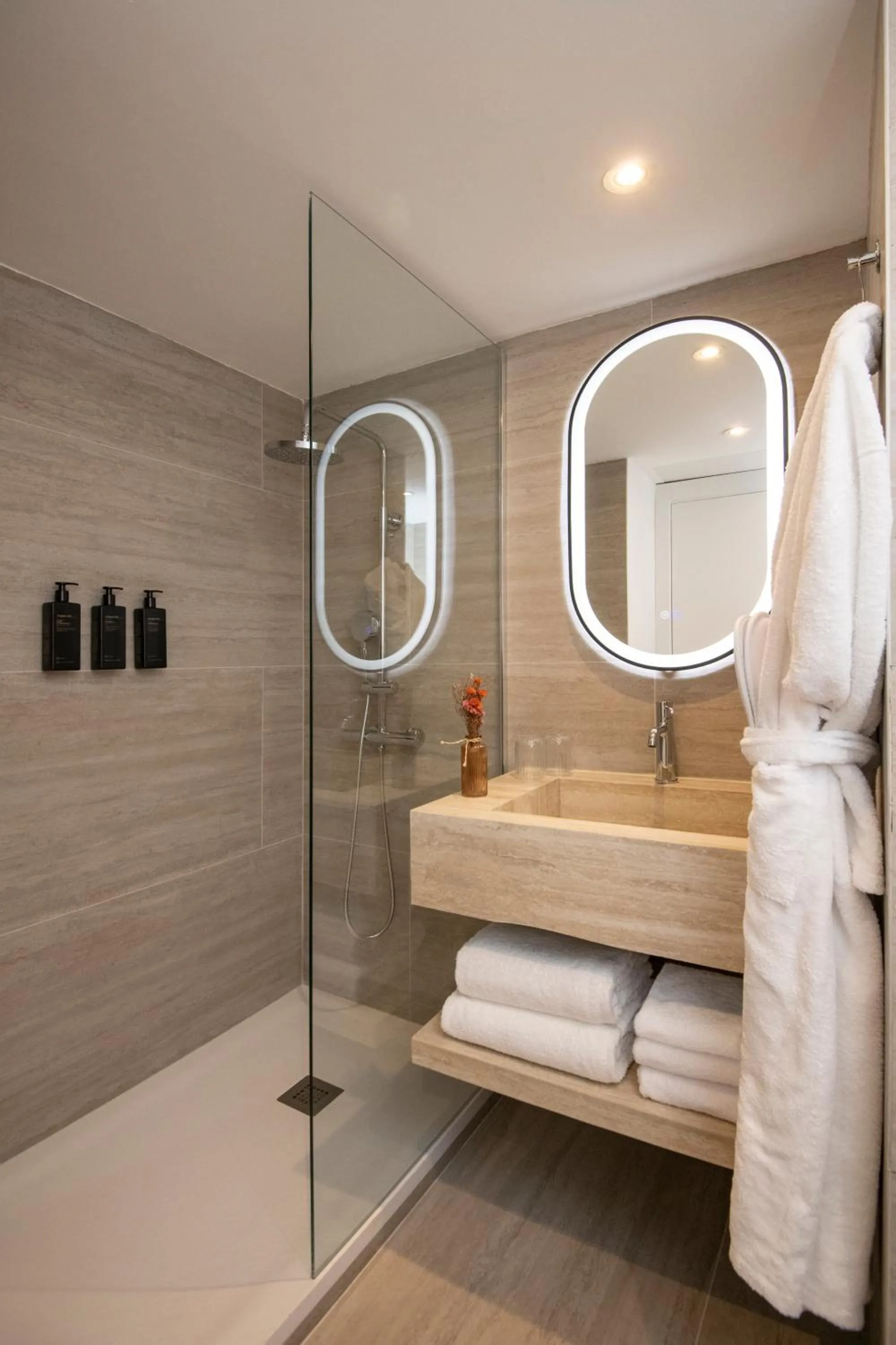 Bathroom in Hotel Amarante Cannes