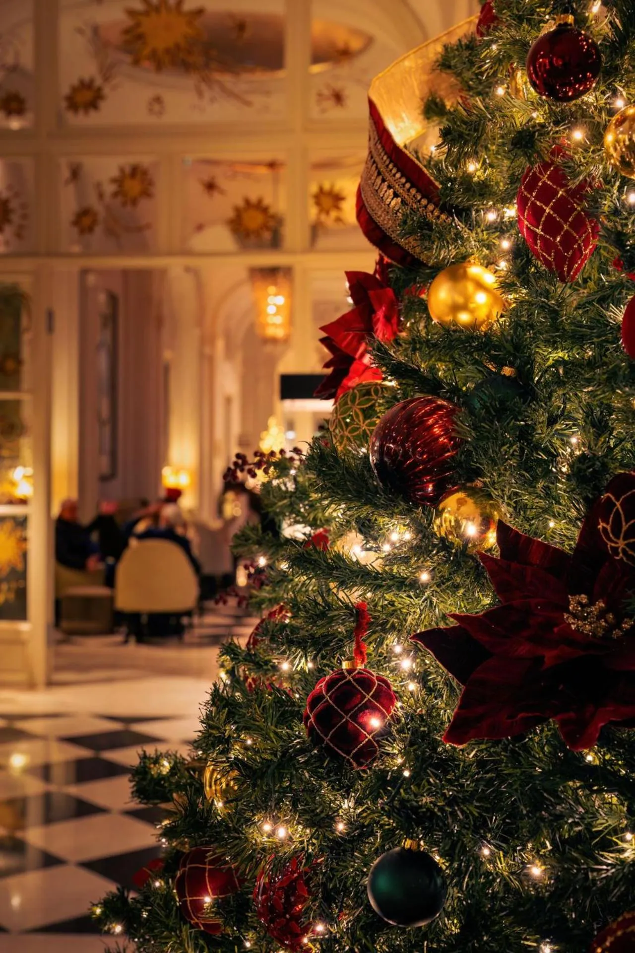 Lounge or bar in Waldorf Astoria Versailles - Trianon Palace