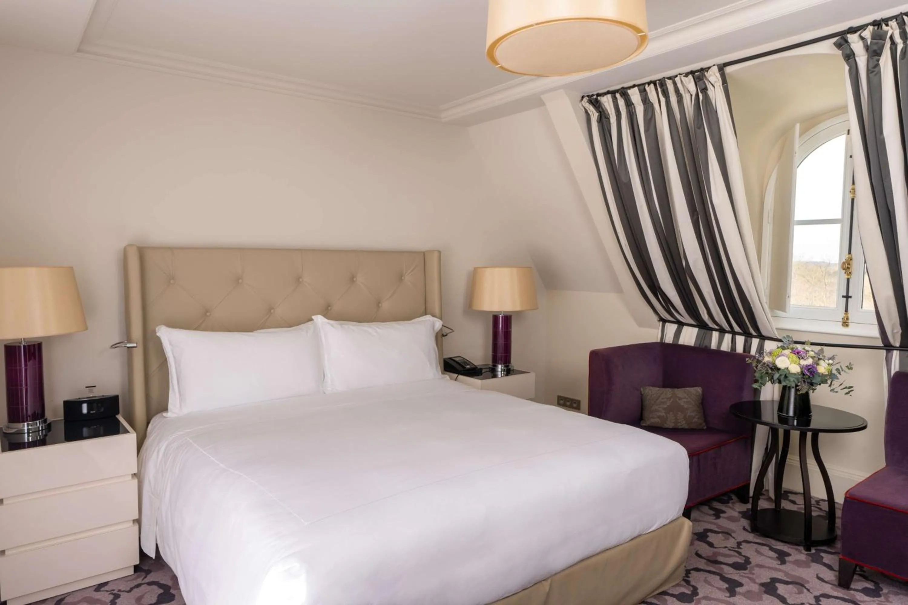 Bed in Waldorf Astoria Versailles - Trianon Palace