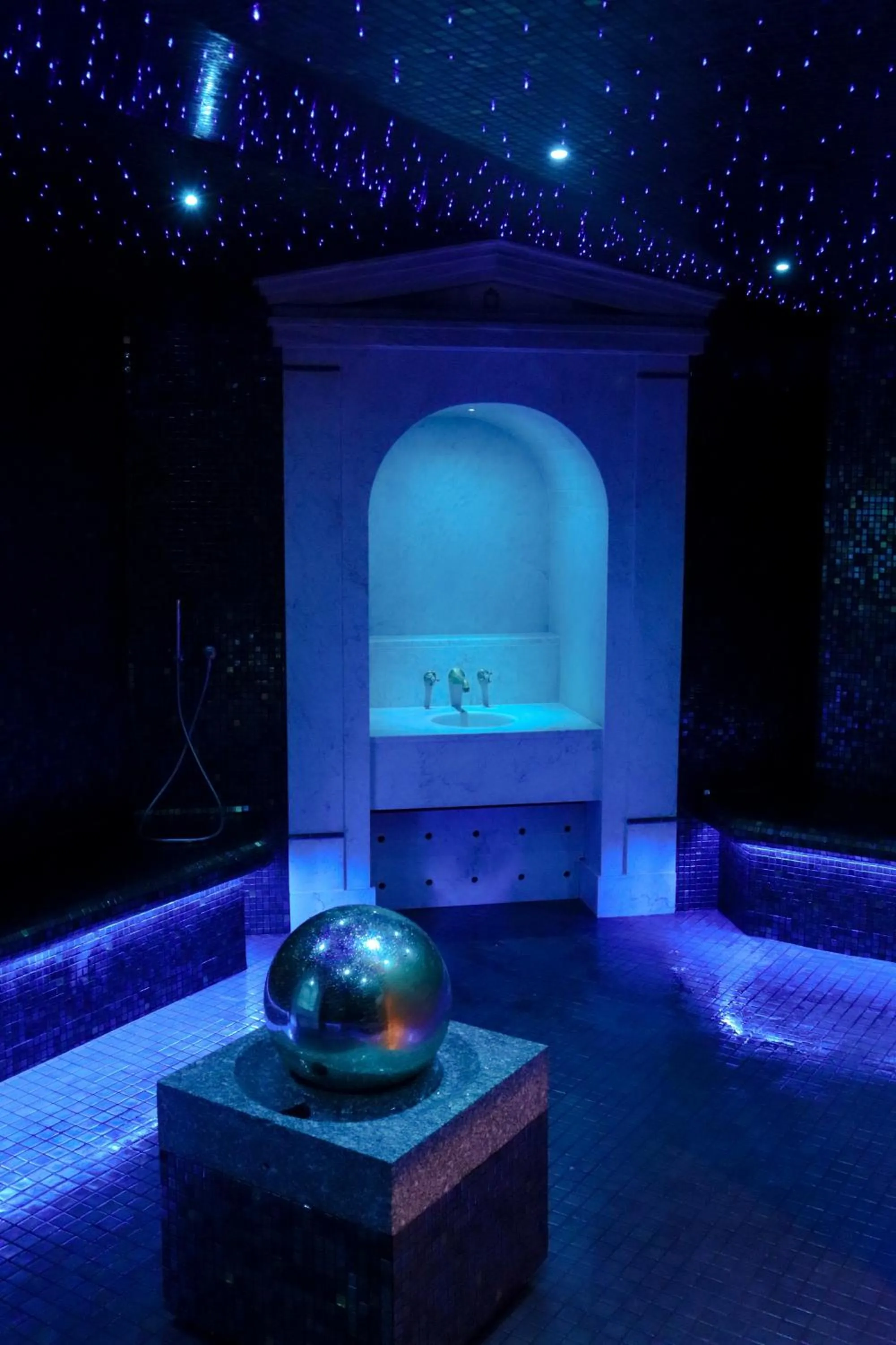 Steam room in Waldorf Astoria Versailles - Trianon Palace