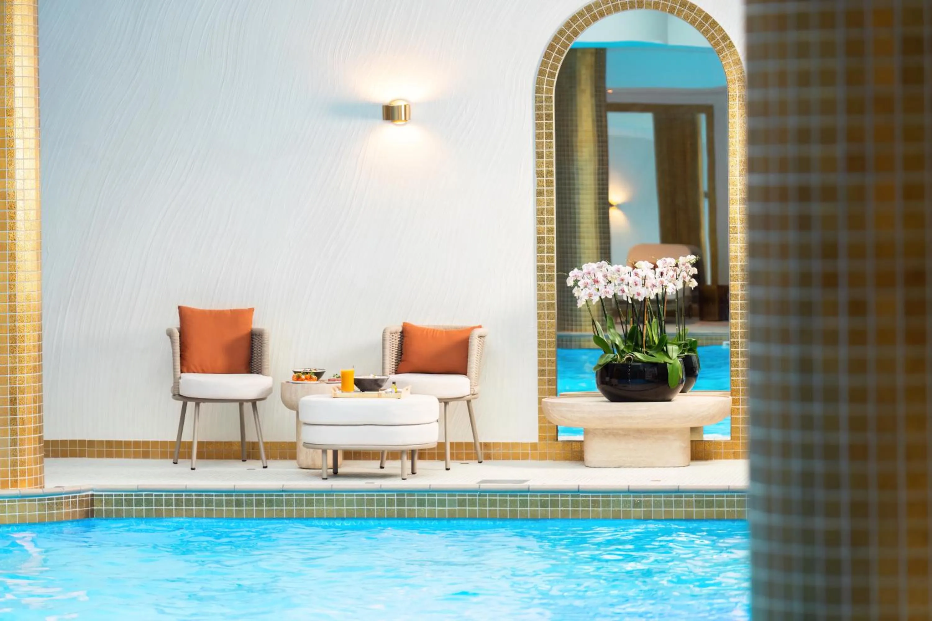 Swimming pool in Waldorf Astoria Versailles - Trianon Palace