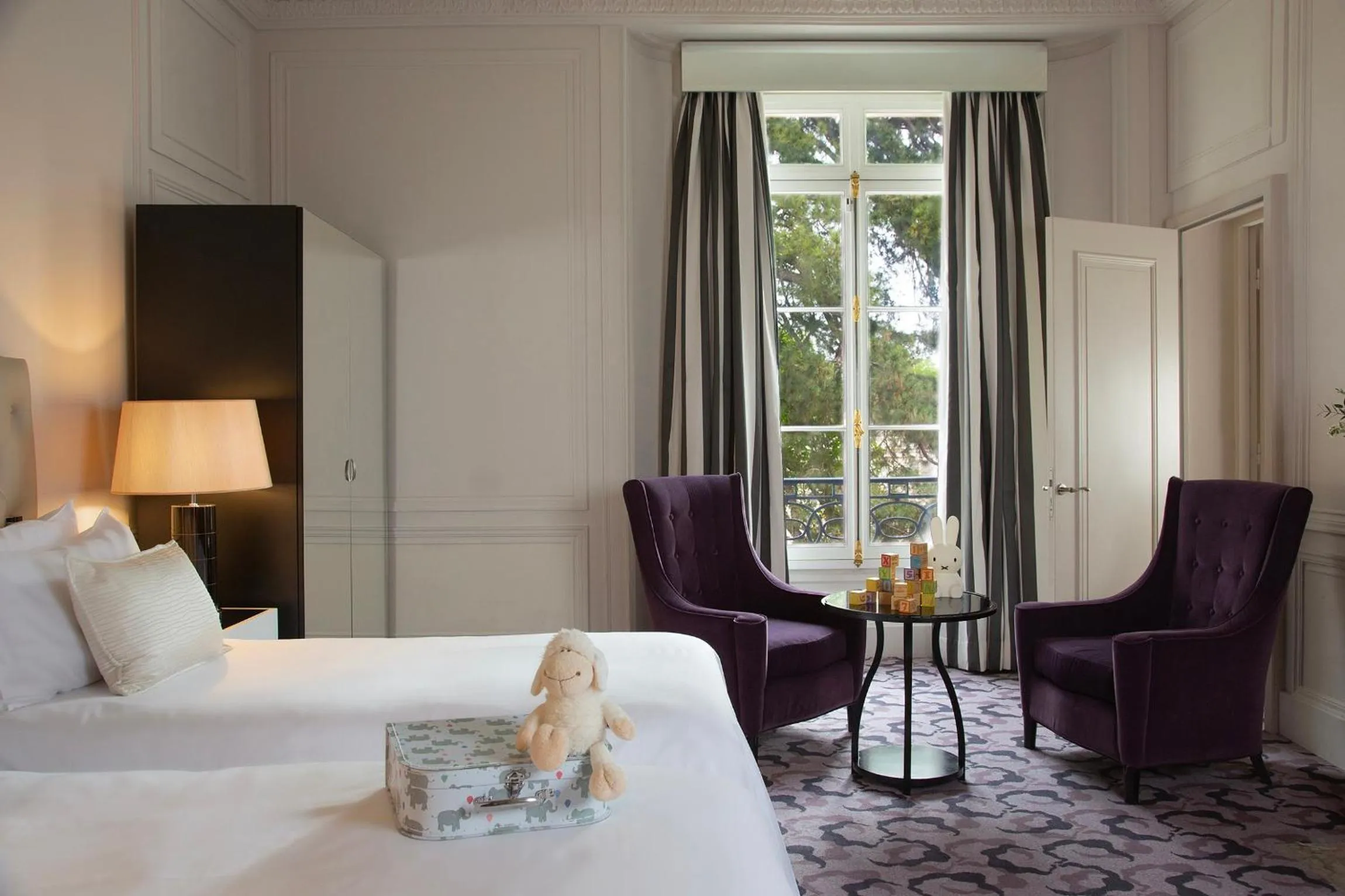 Bedroom, Bed in Waldorf Astoria Versailles - Trianon Palace