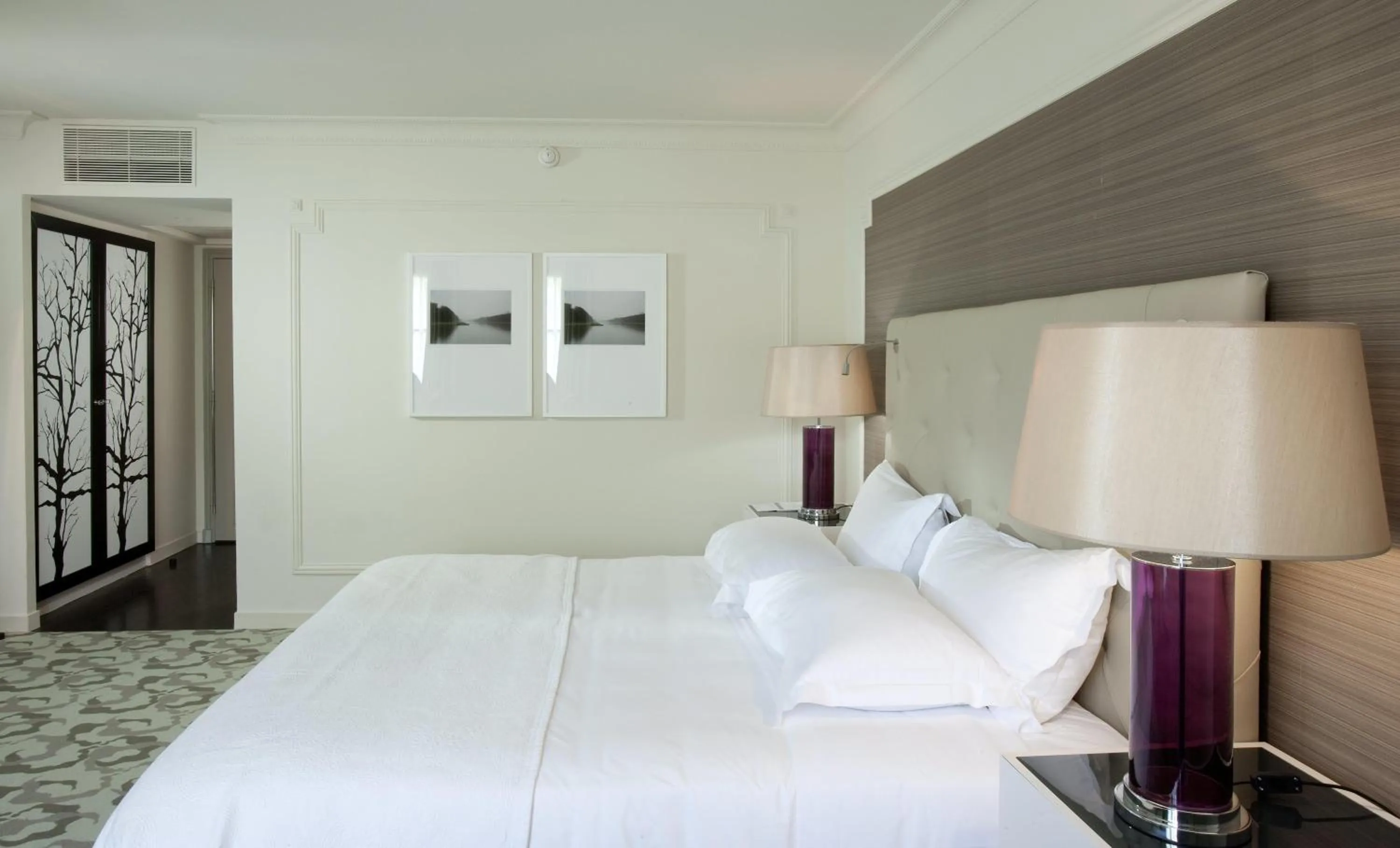 Bed in Waldorf Astoria Versailles - Trianon Palace