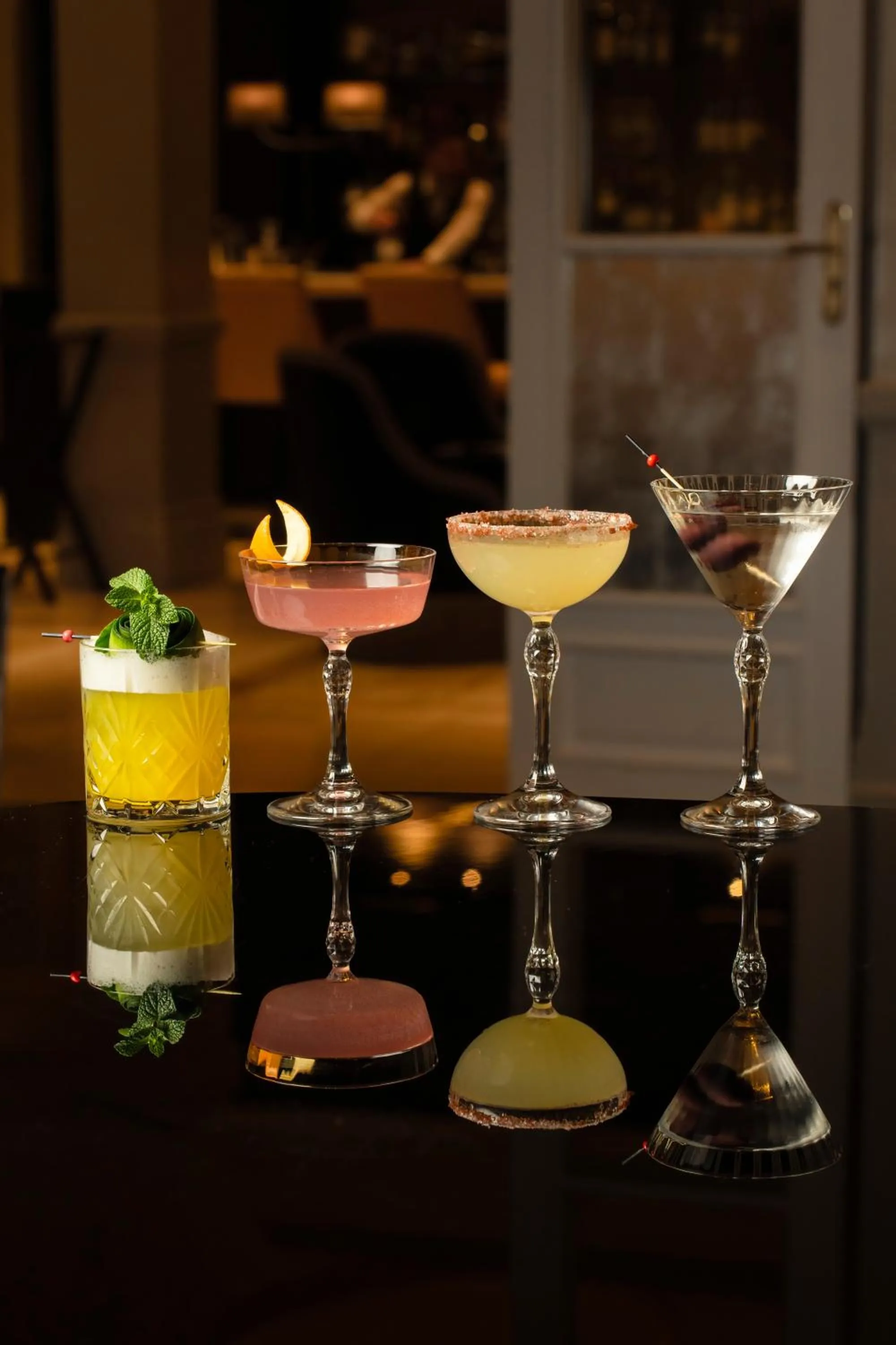 Lounge or bar in Waldorf Astoria Versailles - Trianon Palace