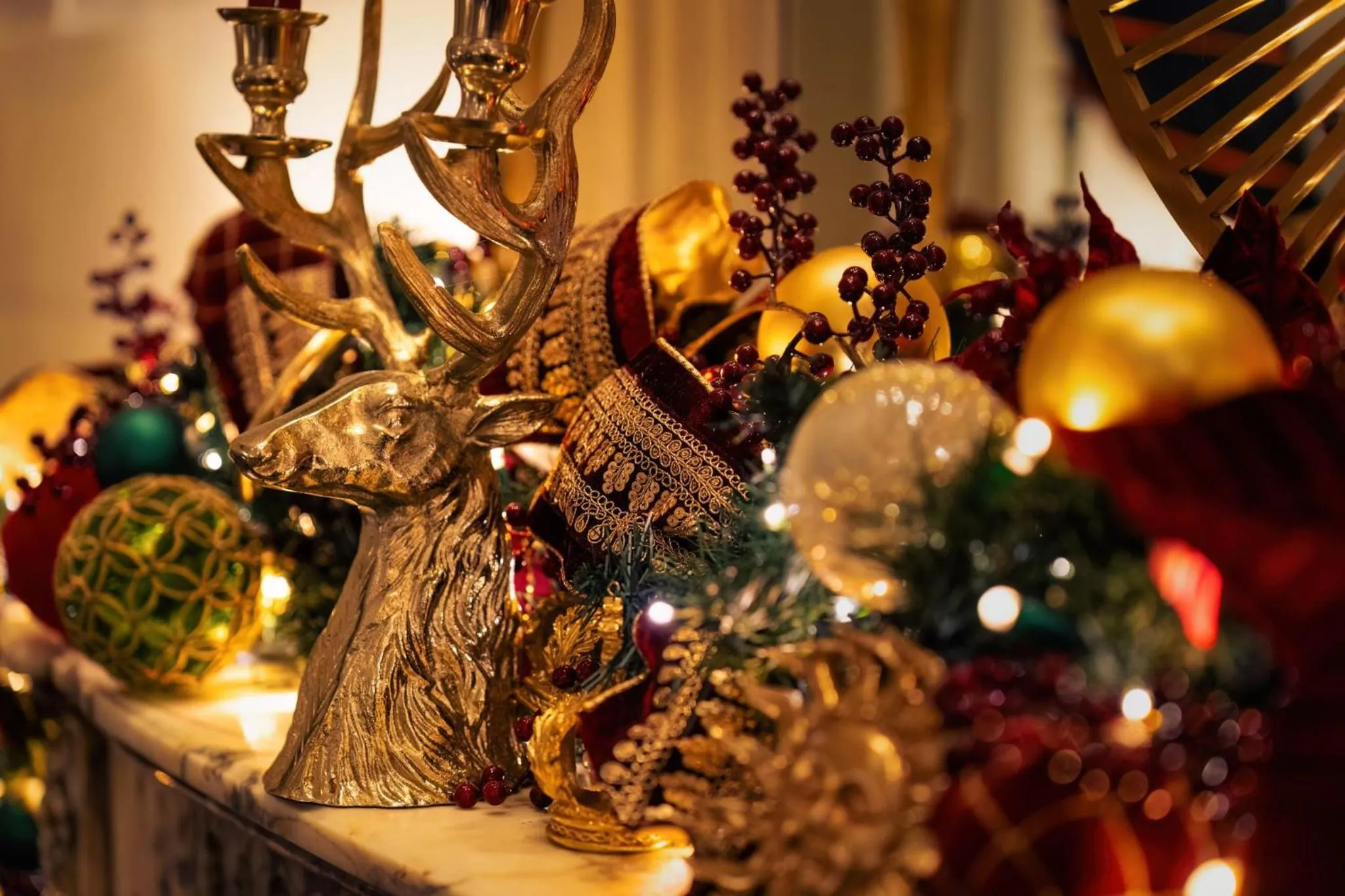 Lounge or bar in Waldorf Astoria Versailles - Trianon Palace