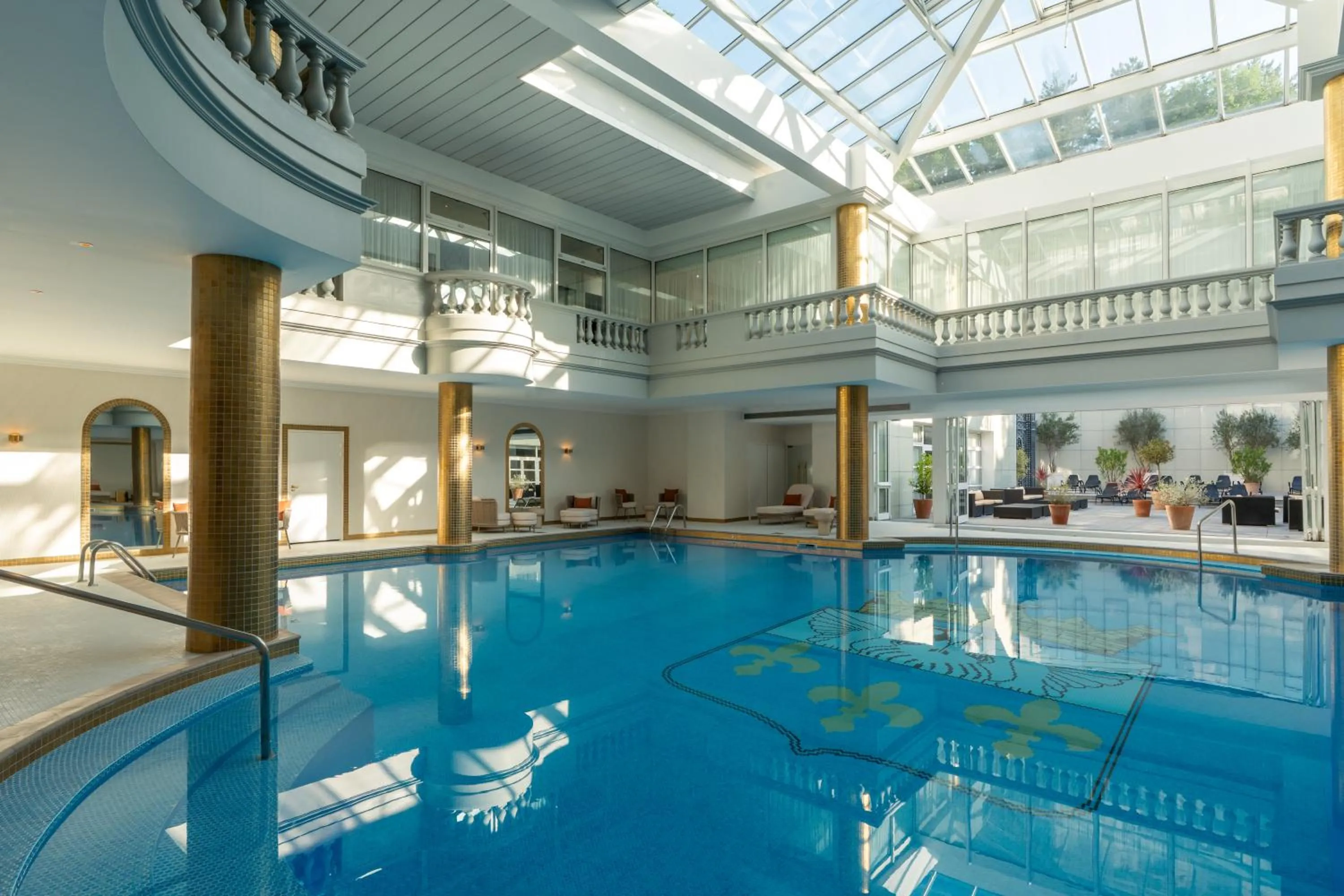 Pool view in Waldorf Astoria Versailles - Trianon Palace