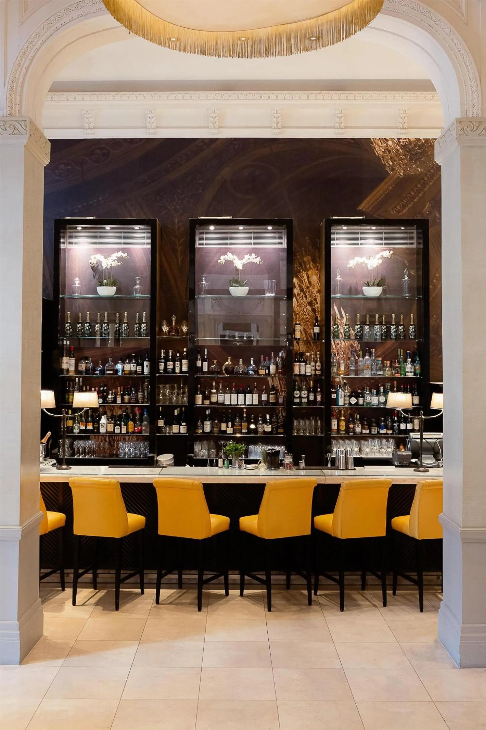 Lounge or bar in Waldorf Astoria Versailles - Trianon Palace