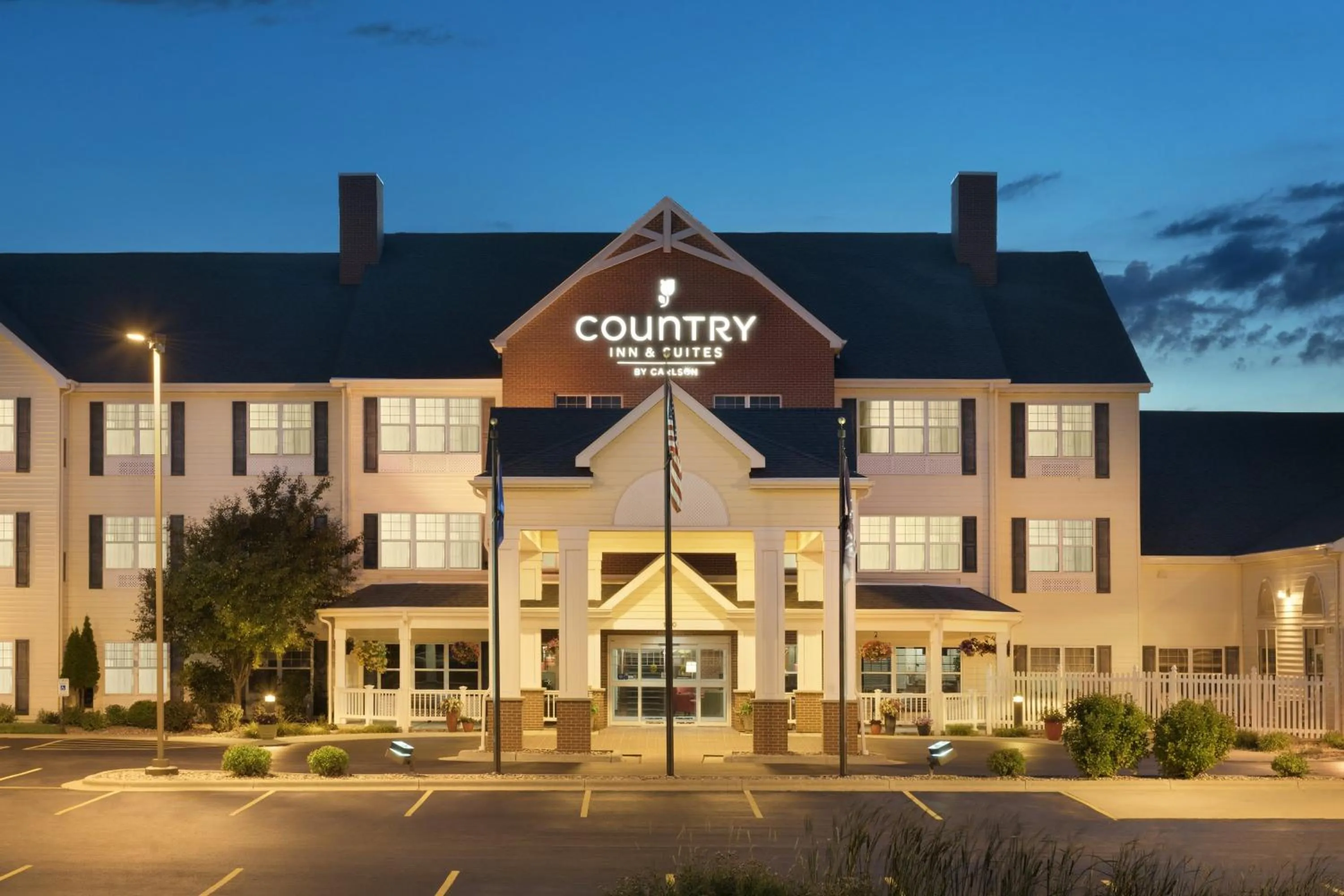 Night in Country Inn & Suites by Radisson, Appleton North, WI