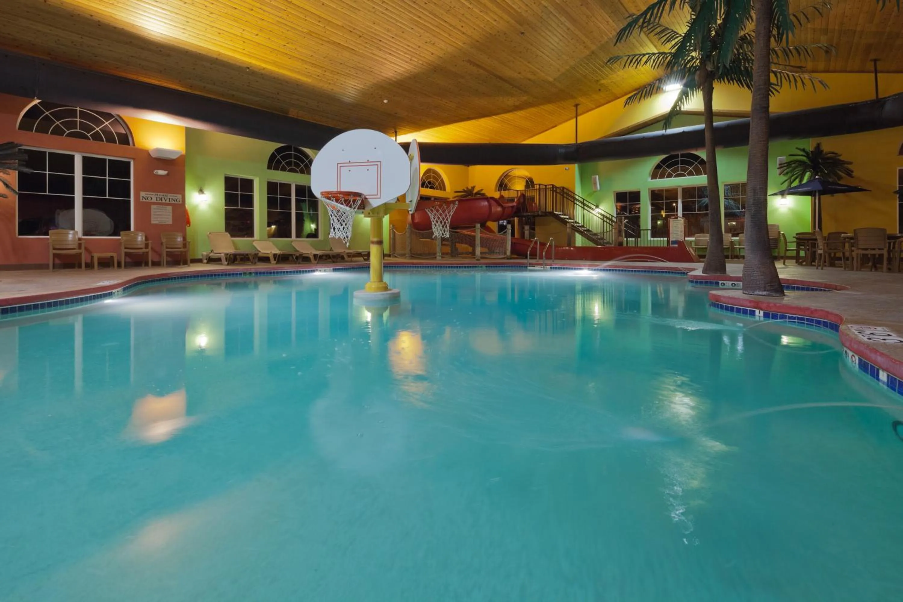 Aqua park in Country Inn & Suites by Radisson, Appleton North, WI