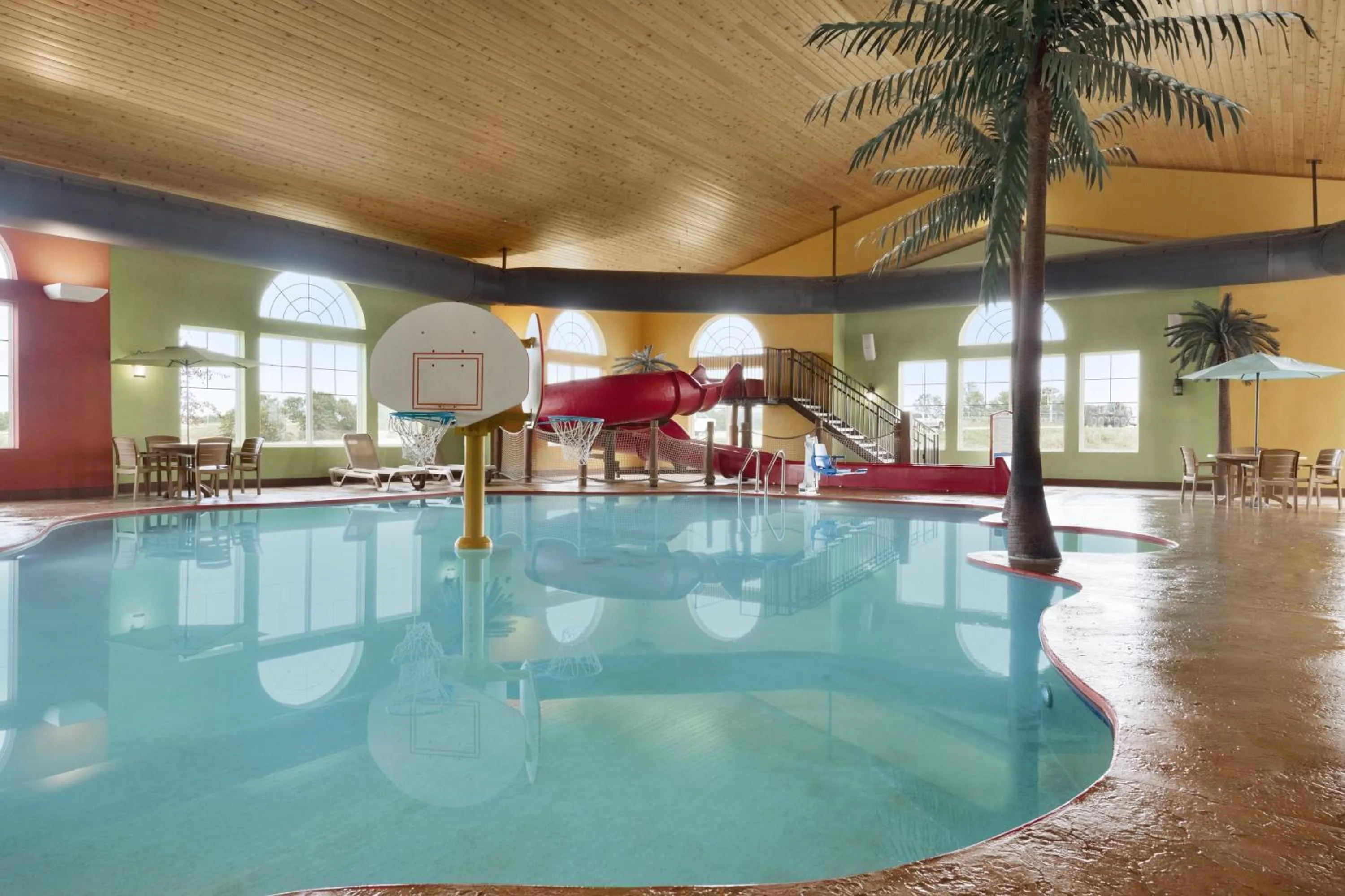 Swimming pool in Country Inn & Suites by Radisson, Appleton North, WI