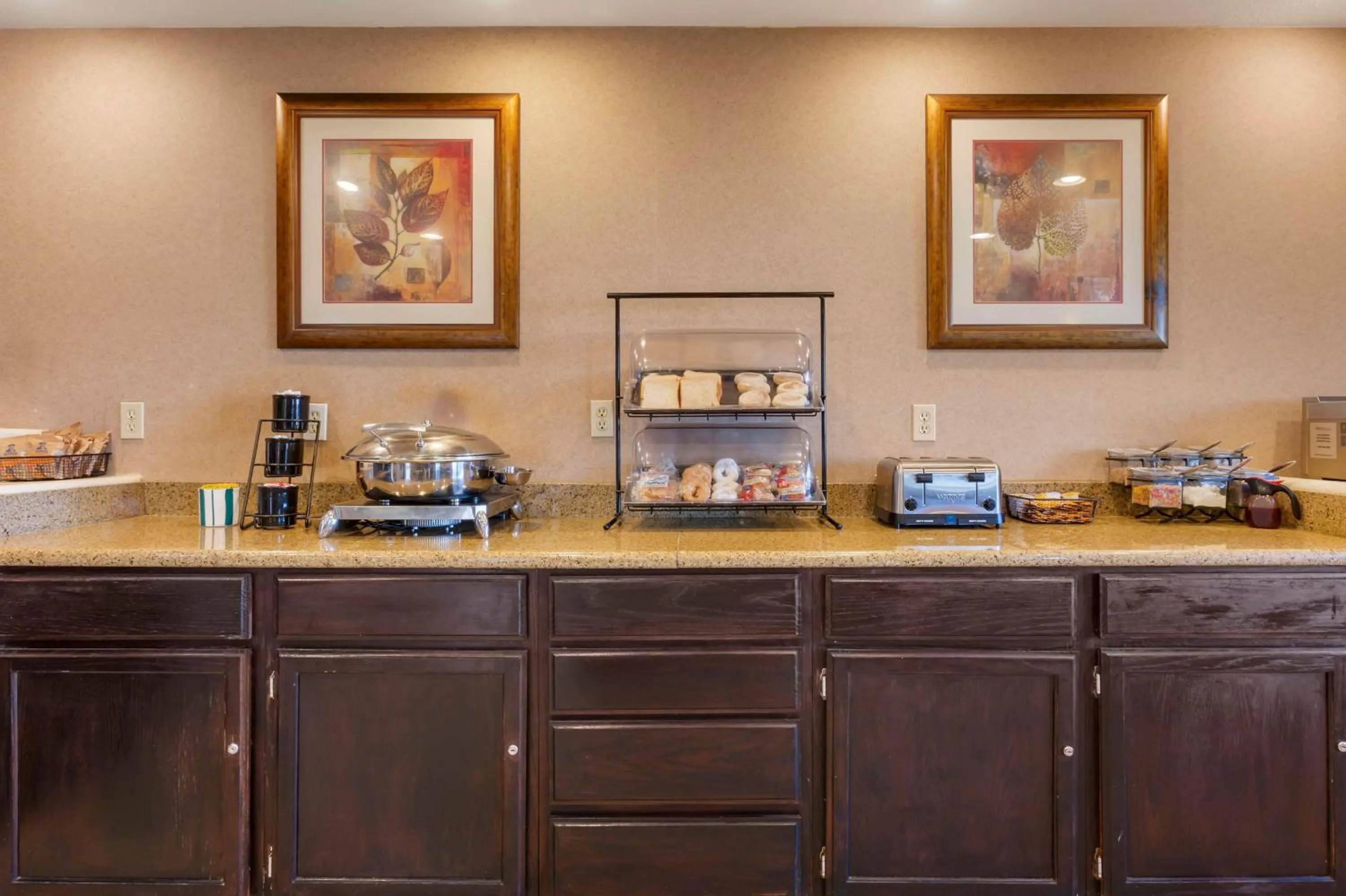 Breakfast in Best Western Desert Inn